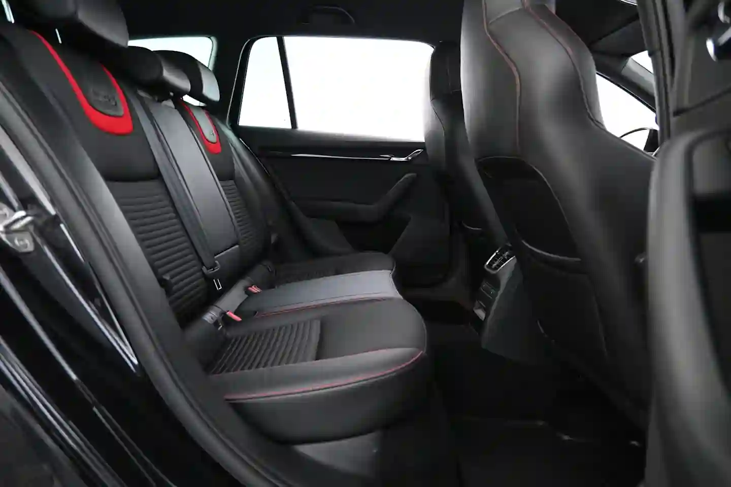 Car Image - 3uKkbgyYPRDB9bp0E2cGgf