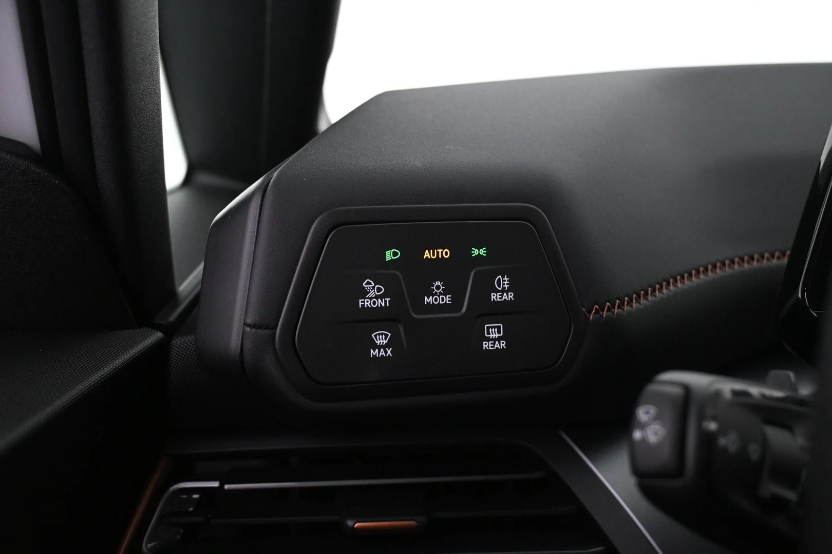 Car Image - 2ImJ4lELK1RcYePWUTV8Ck