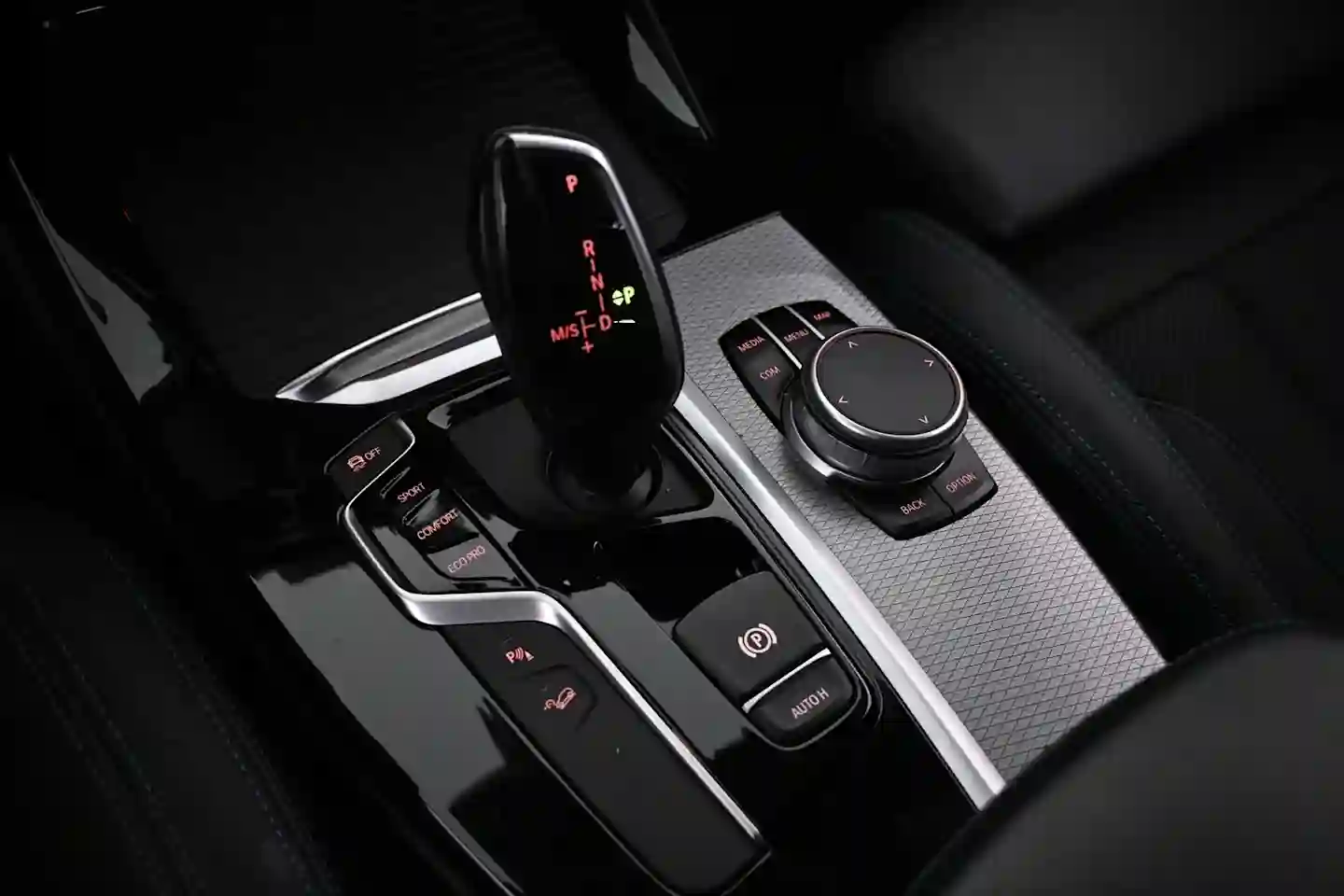 Car Image - 3v7Ro4vZtNZbV4eFfTMxqV