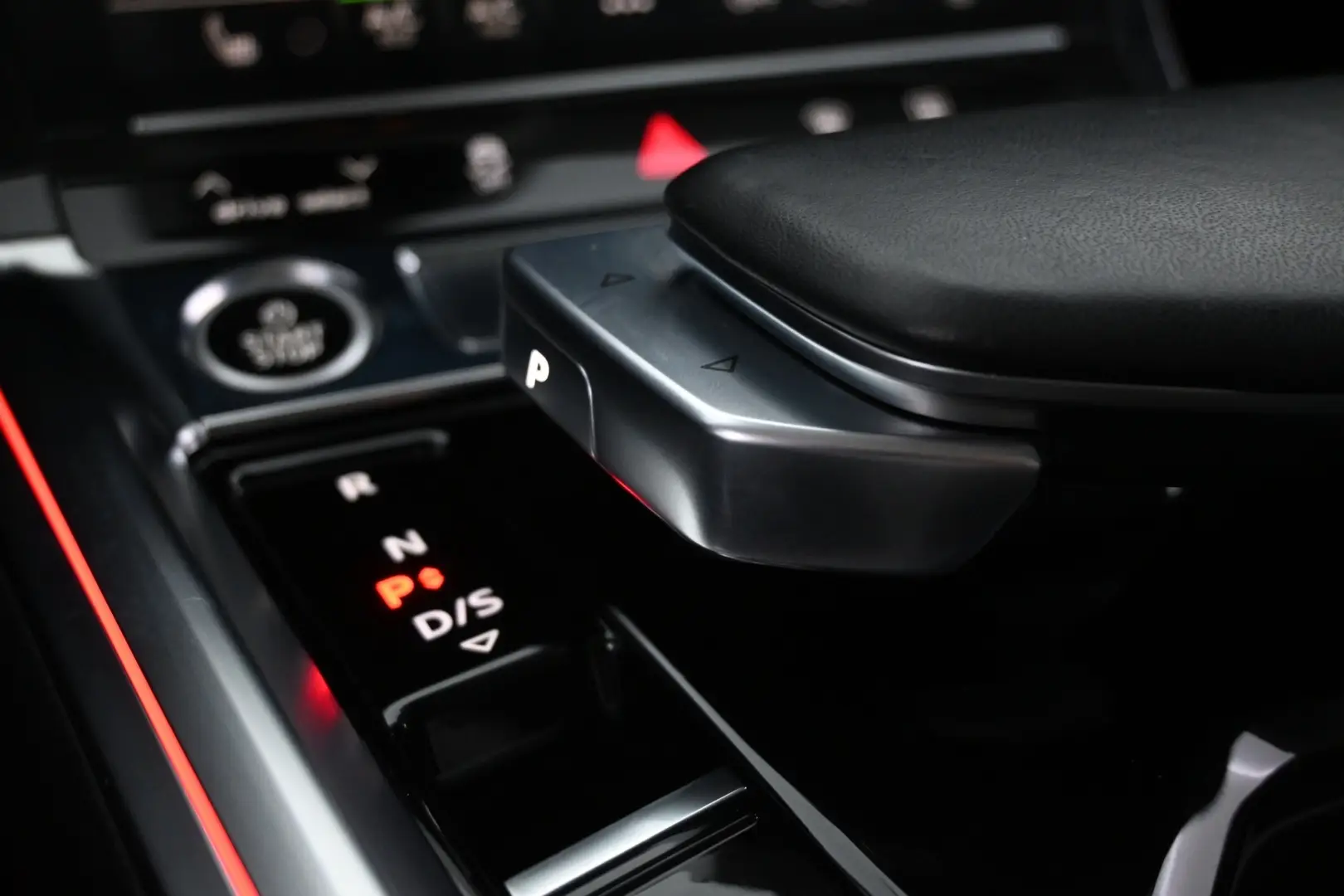 Car Image - 6DFvc1lenfZGLlC8vauThC