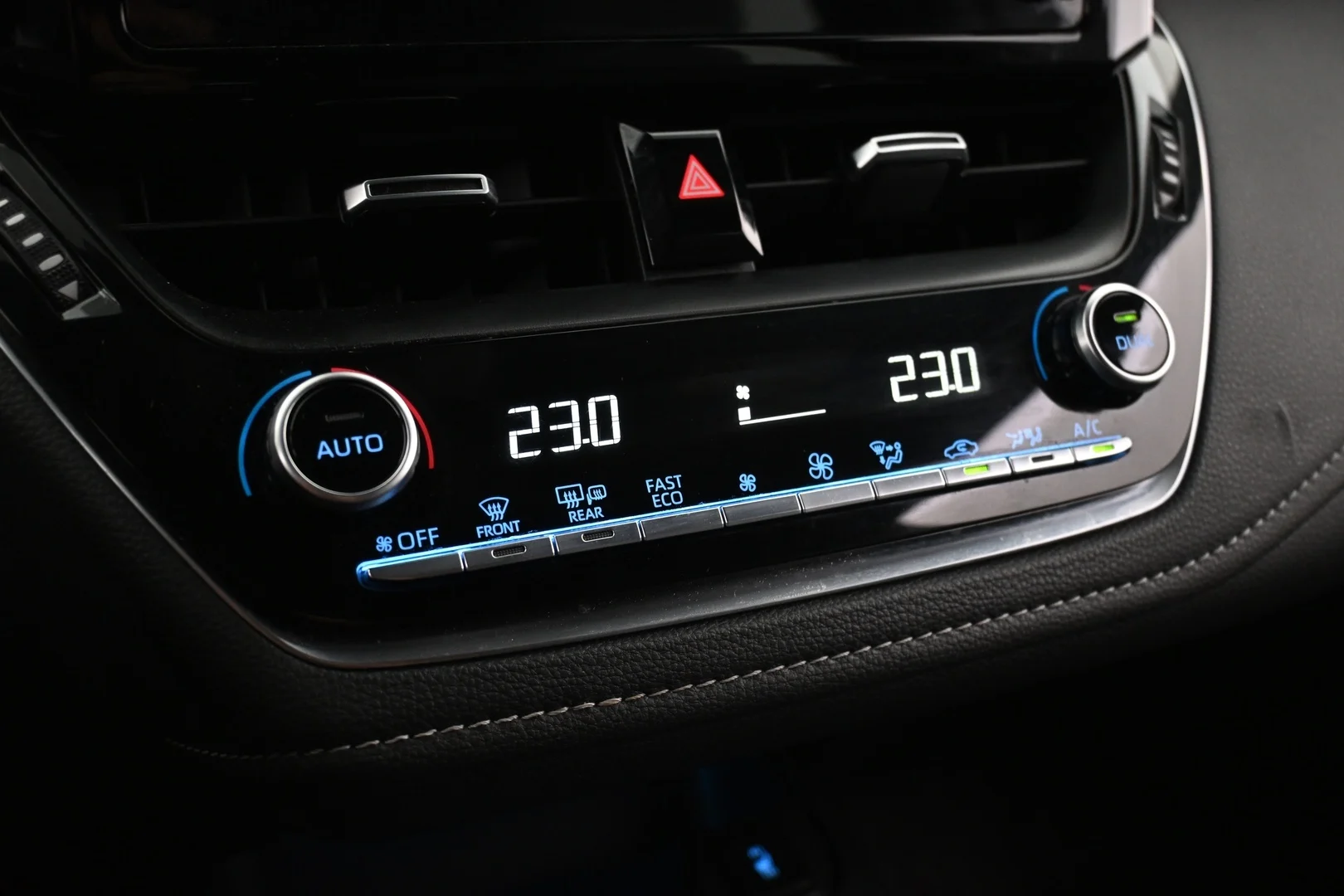 Car Image - 5NkLYYiDUjrs1ew9ku4xX