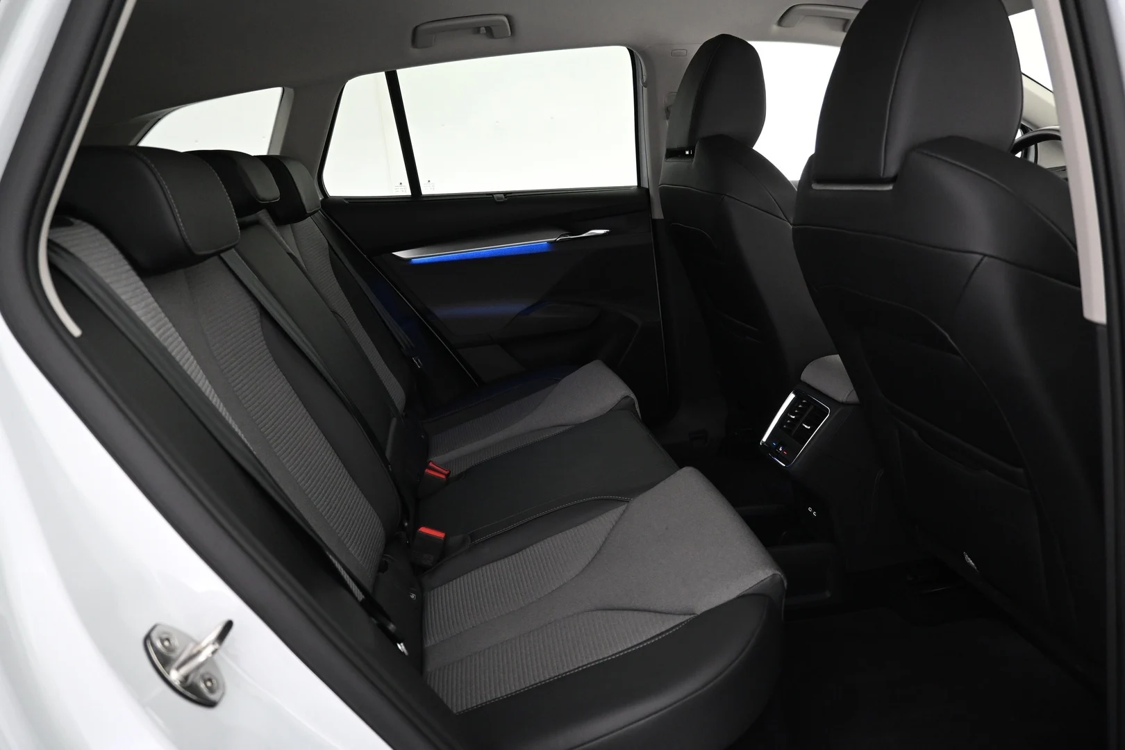 Car Image - 6syIhLi71X9RsXFaxCIzIN