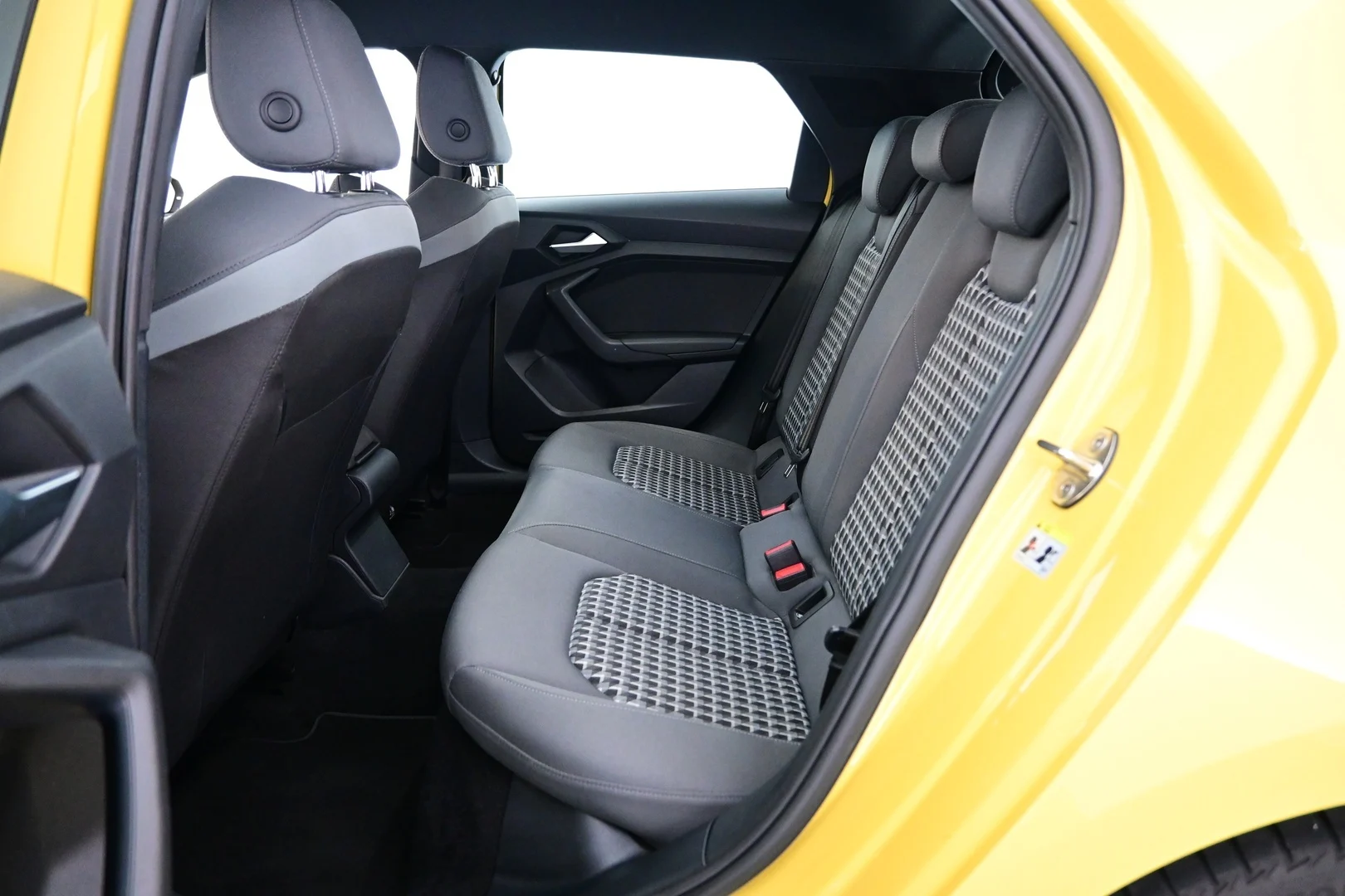 Car Image - 51eB5mtOgWJ9s4g7MCMm66