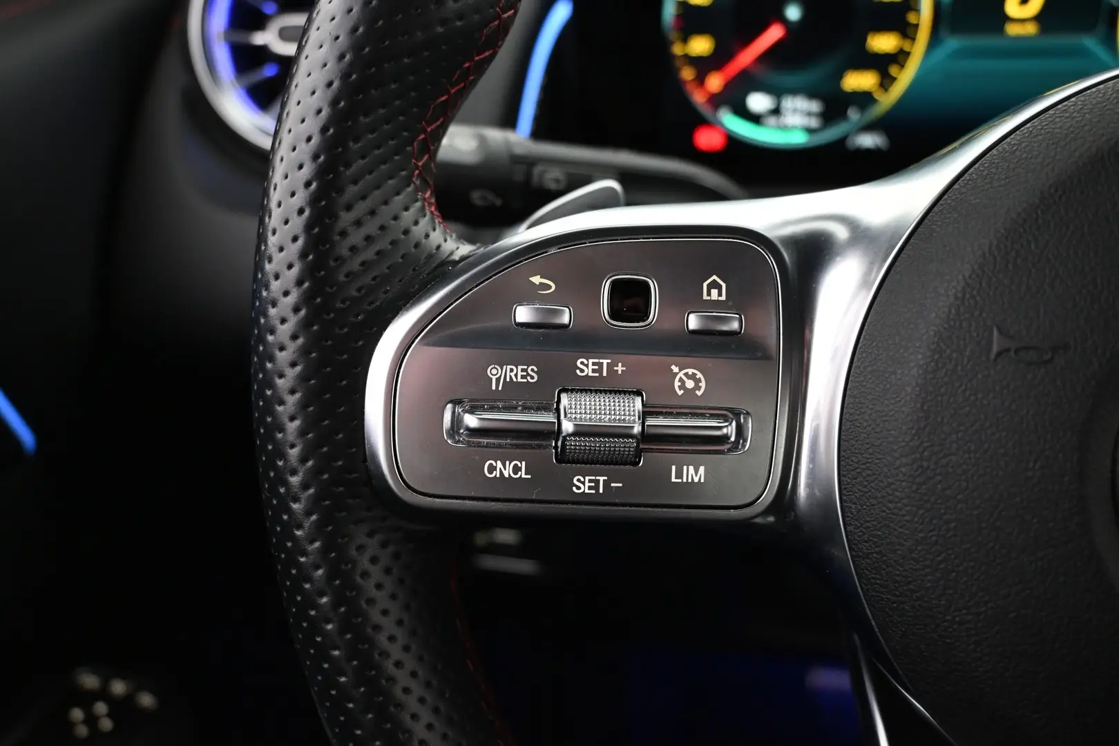 Car Image - U9rpuj19q9I7Sg2b8jYaH