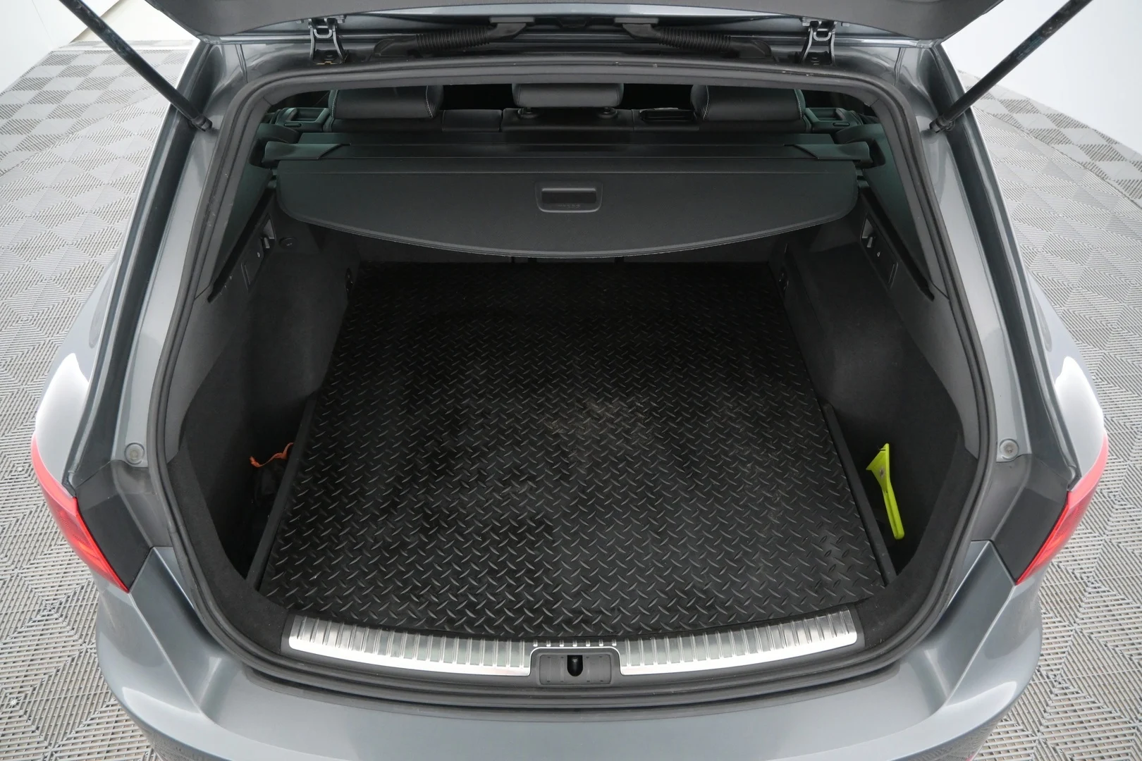 Car Image - 1A2q8cknooMr80zCco6LX3
