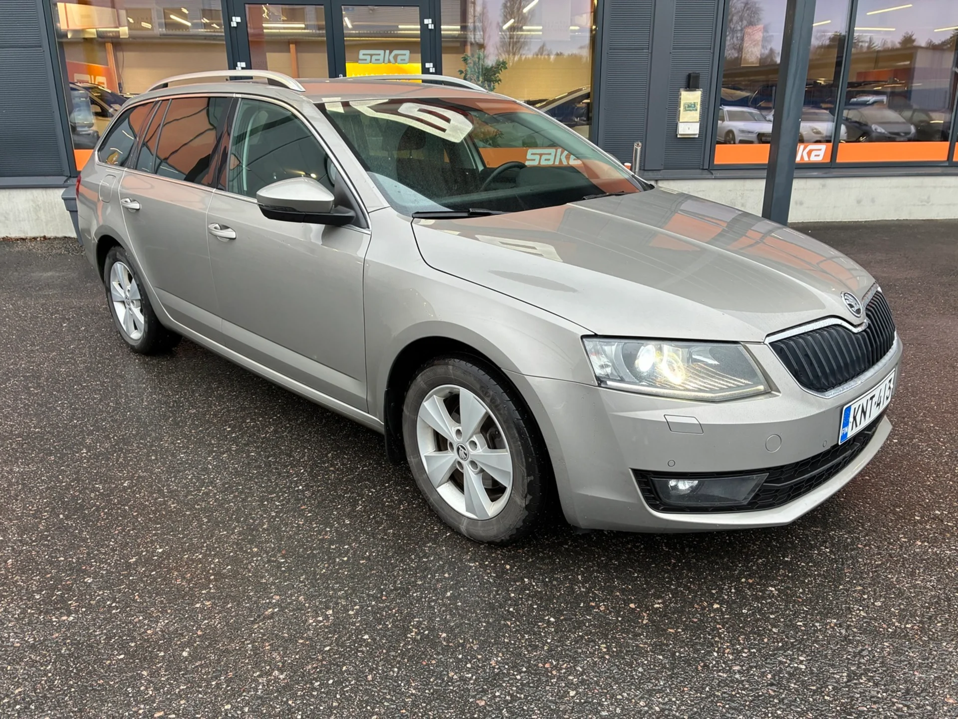 Car Image - 7mcxJ9XxqjRHrLxQGRjItB