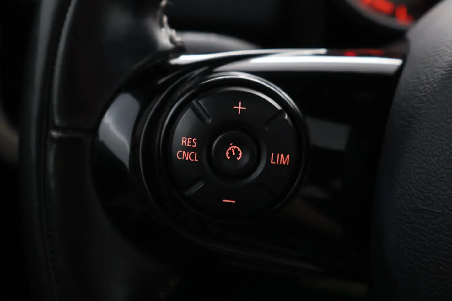 Car Image - 6da26LLYS5MV2oKUA1M9aV