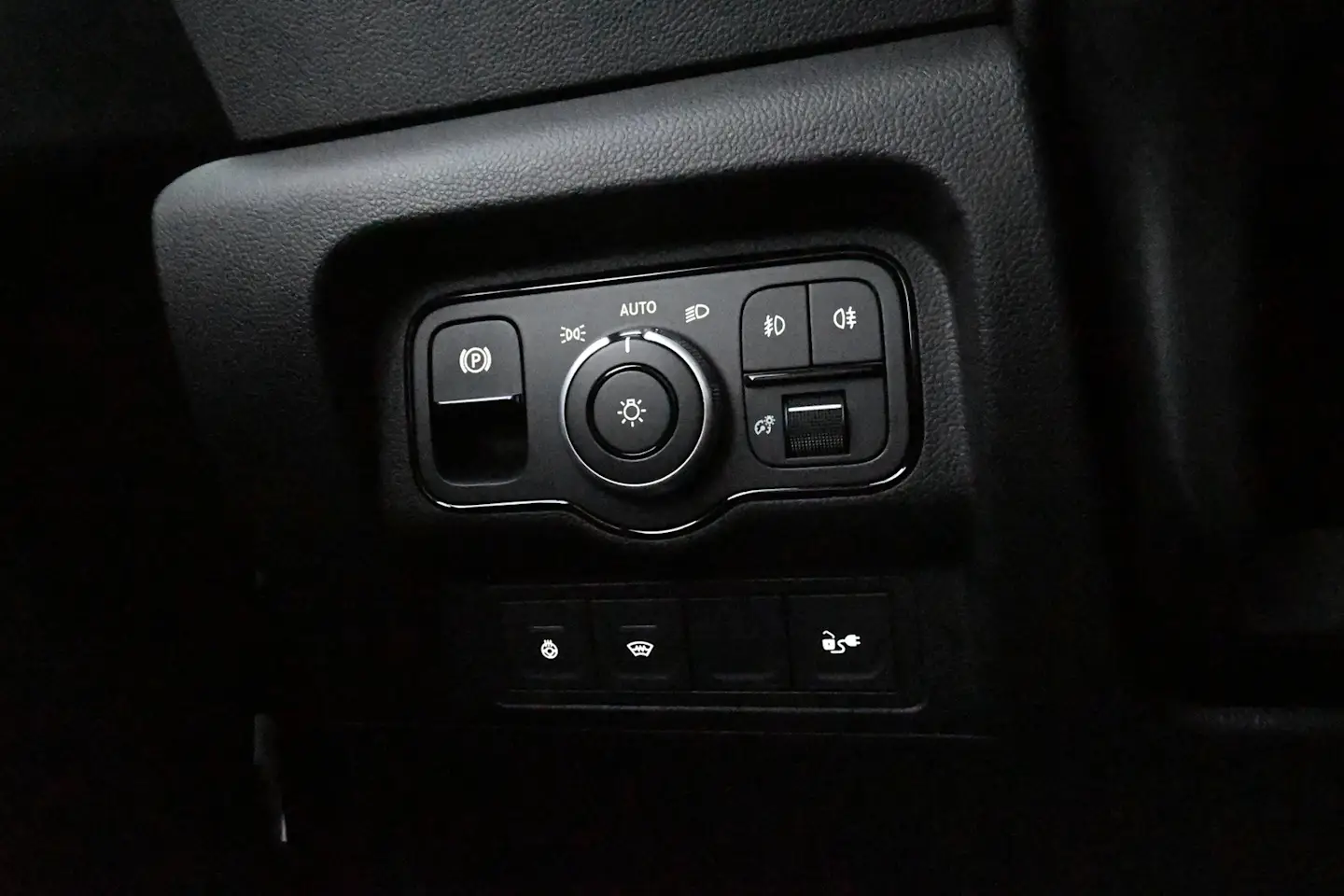 Car Image - 15eZISzVq3PFszvkshjr0V