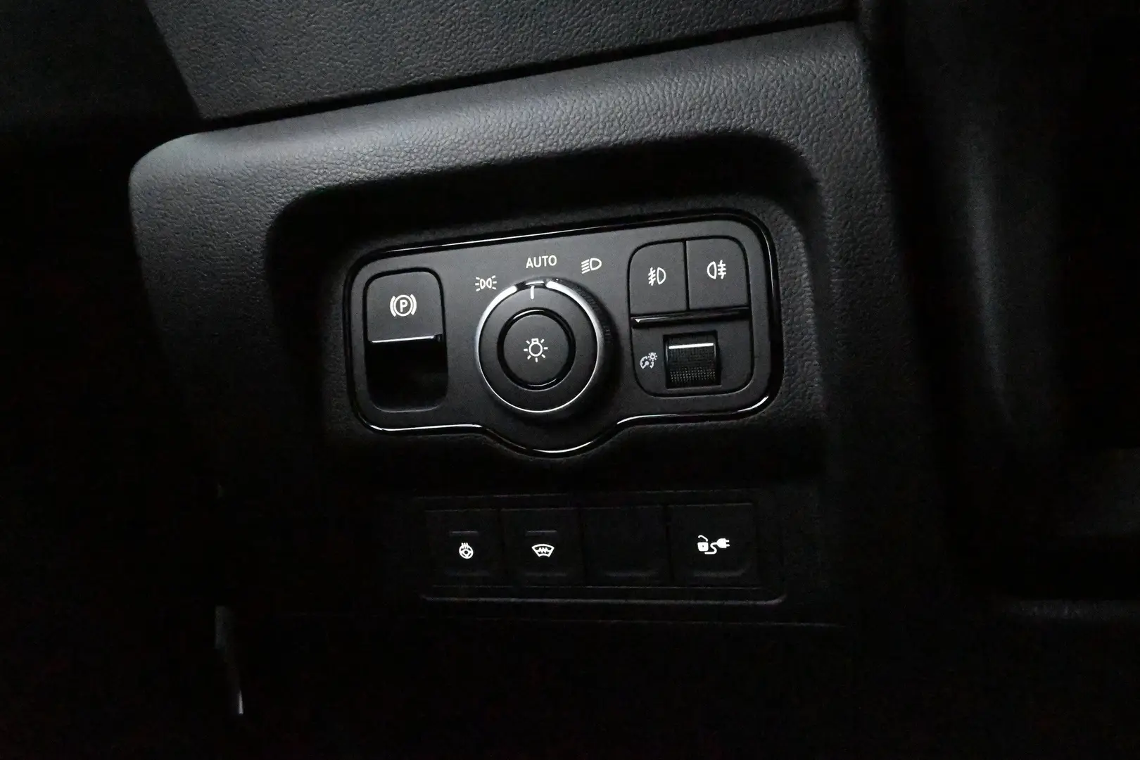 Car Image - 15eZISzVq3PFszvkshjr0V