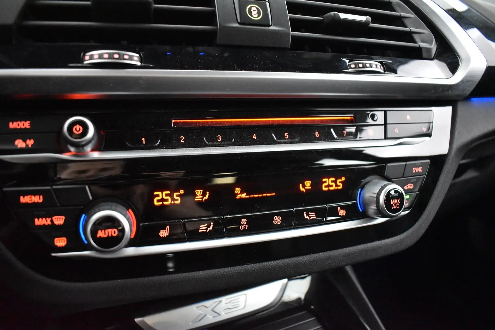 Car Image - 4j7Z54j4EcMk0l6JY7LTFq