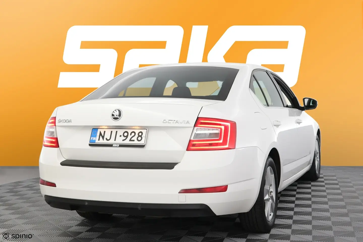 Car Image - 2BawsJ65SxunKi7u7GFmM9
