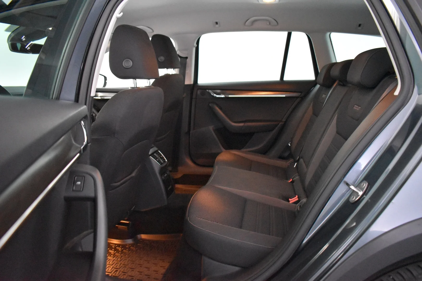 Car Image - 1RRDvWhXzjivCaJk5Yz4zn