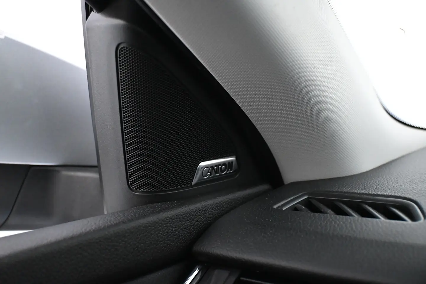 Car Image - 5zyawrS4bvTvW7N58z3ZXx