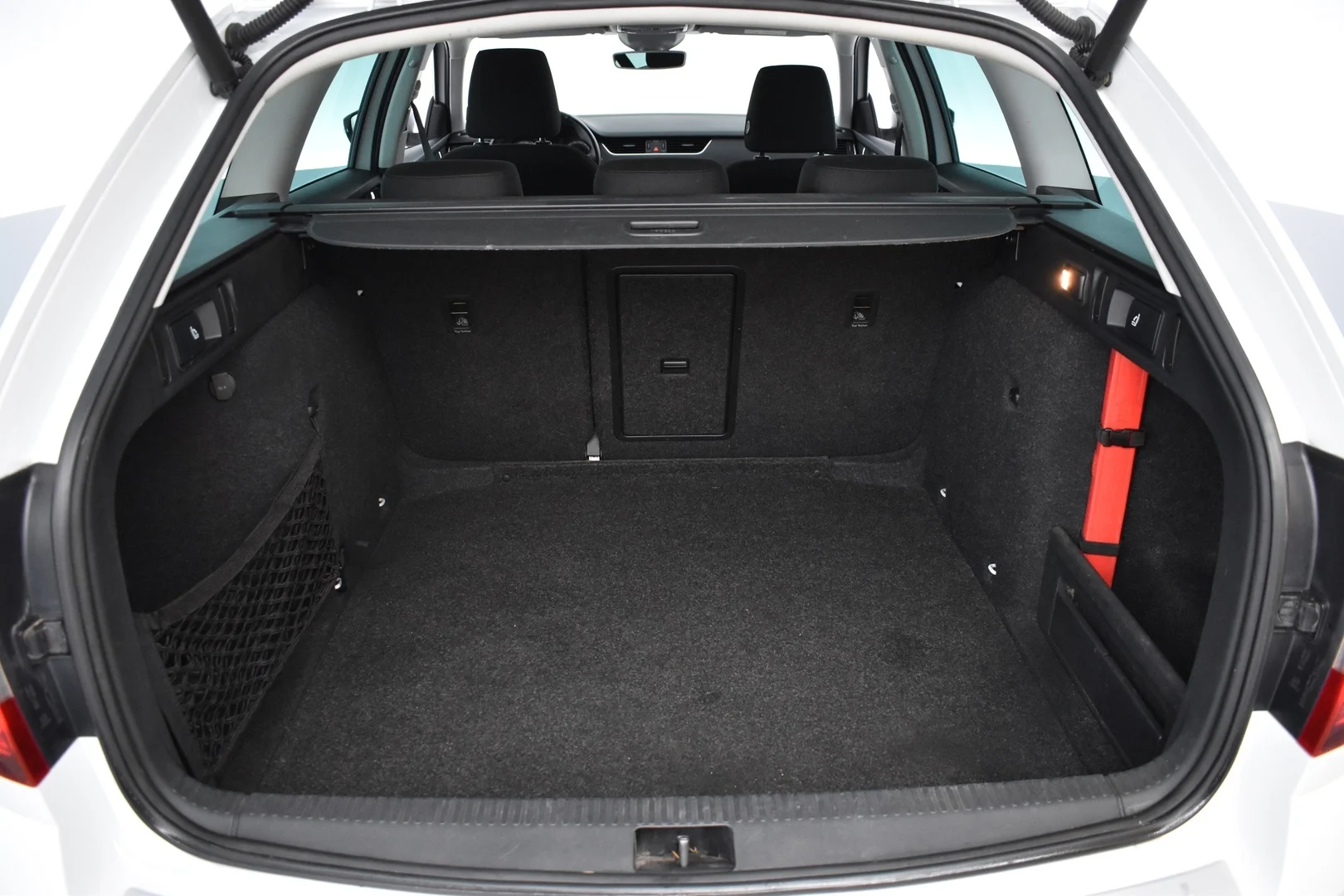 Car Image - Cg4hjLh6uk8RLAhDl5QJV