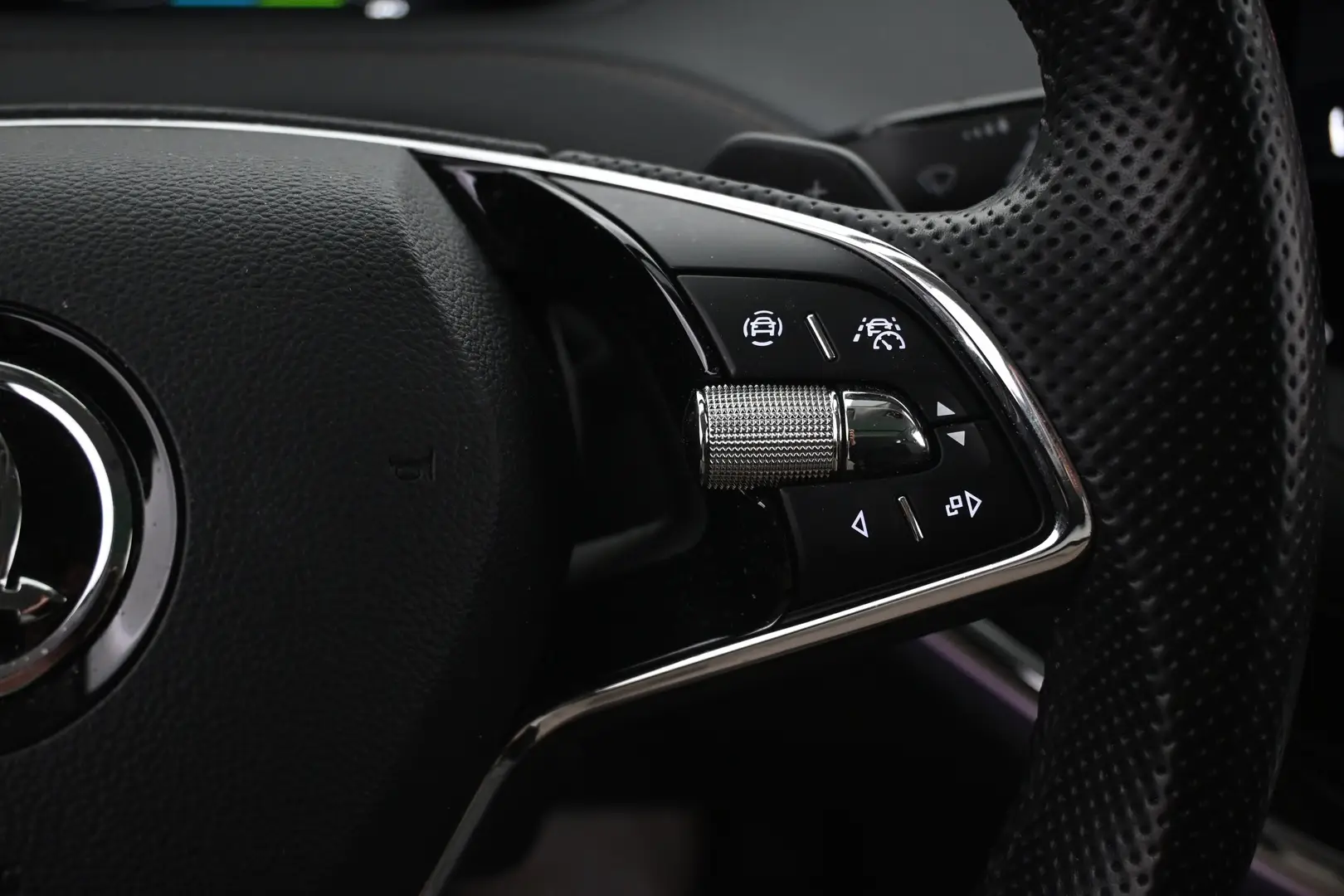 Car Image - 5ZU6b68Dx6qH8kbUcgeGJl