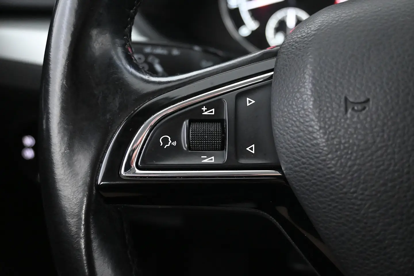 Car Image - 3pMDtqbL1vTjAJqYE414xb