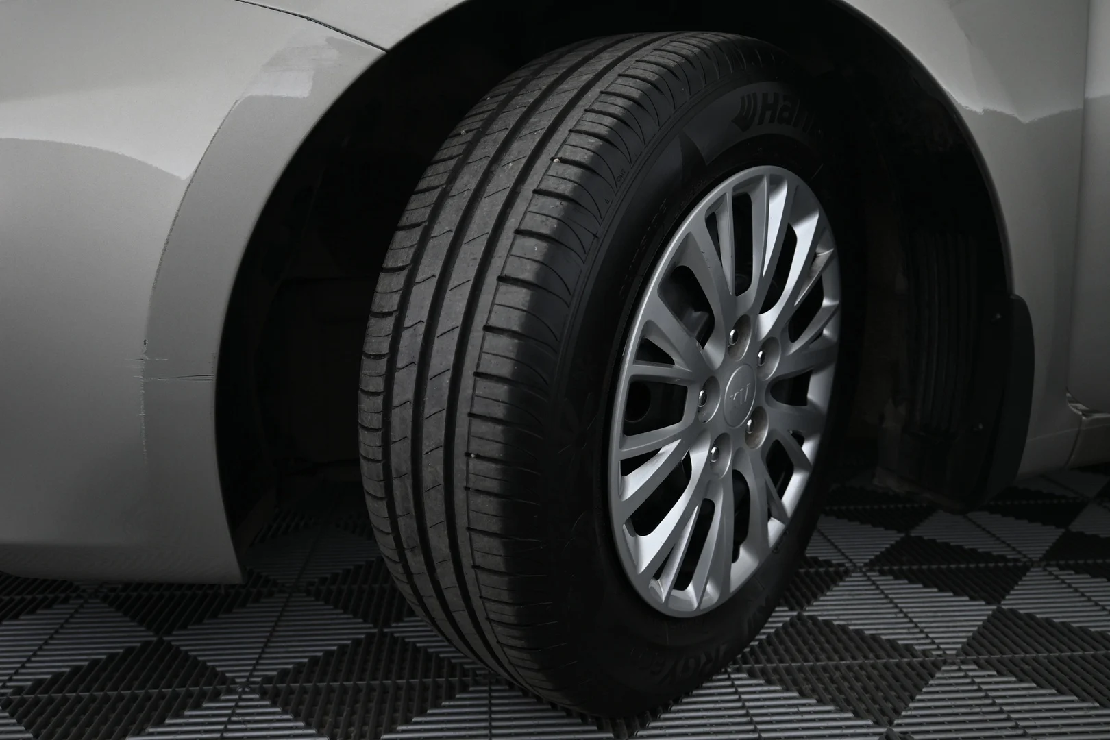 Car Image - 1sDfWO1RMkjV1MGFEvbwtx