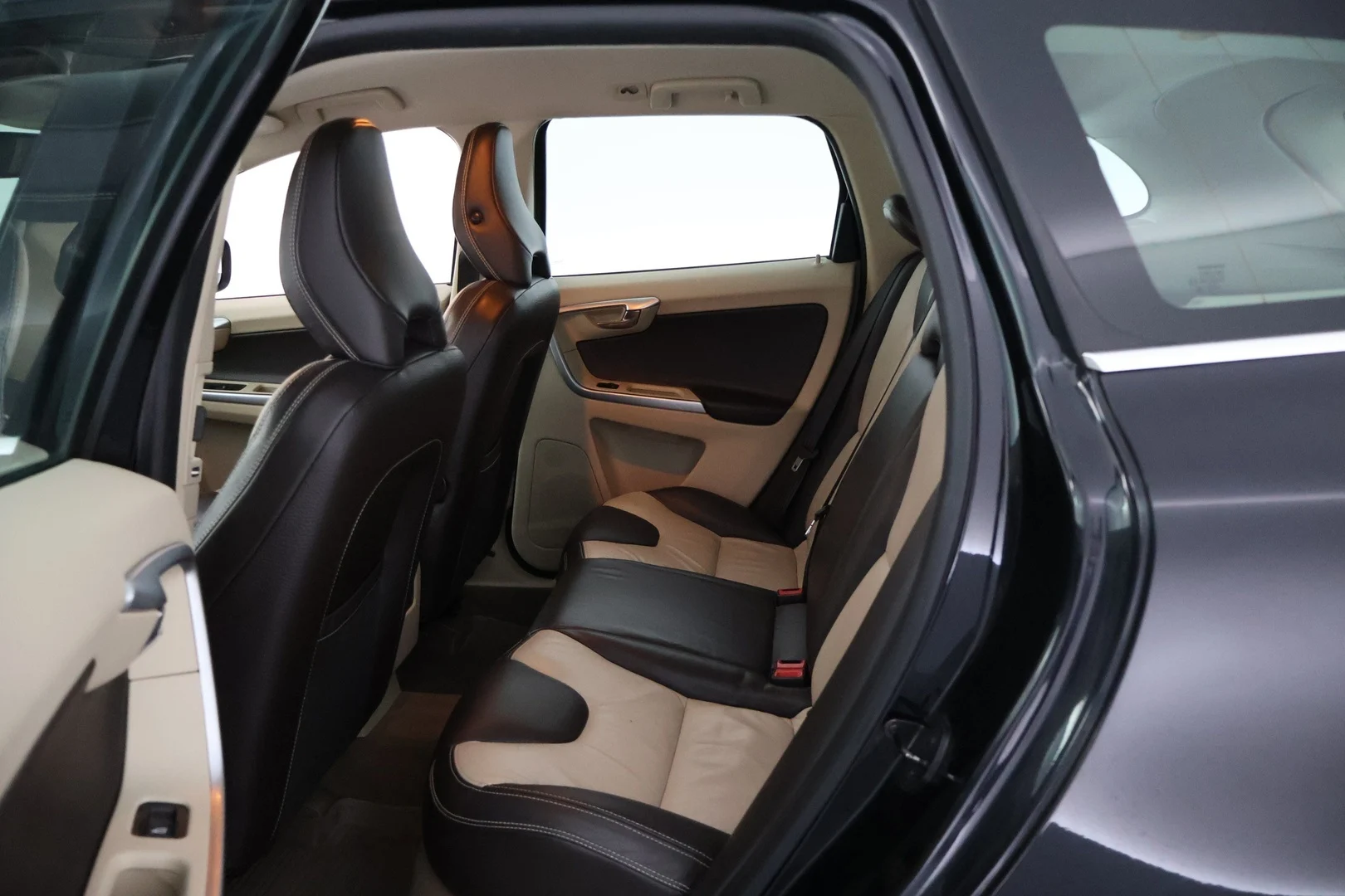 Car Image - I12zlhkrTX9FWxUtykkdz