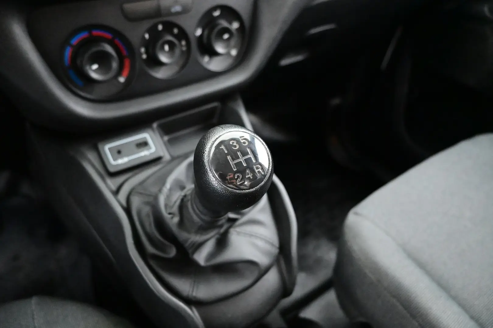 Car Image - 2xwtwzHRRtbAFF870g7ch7