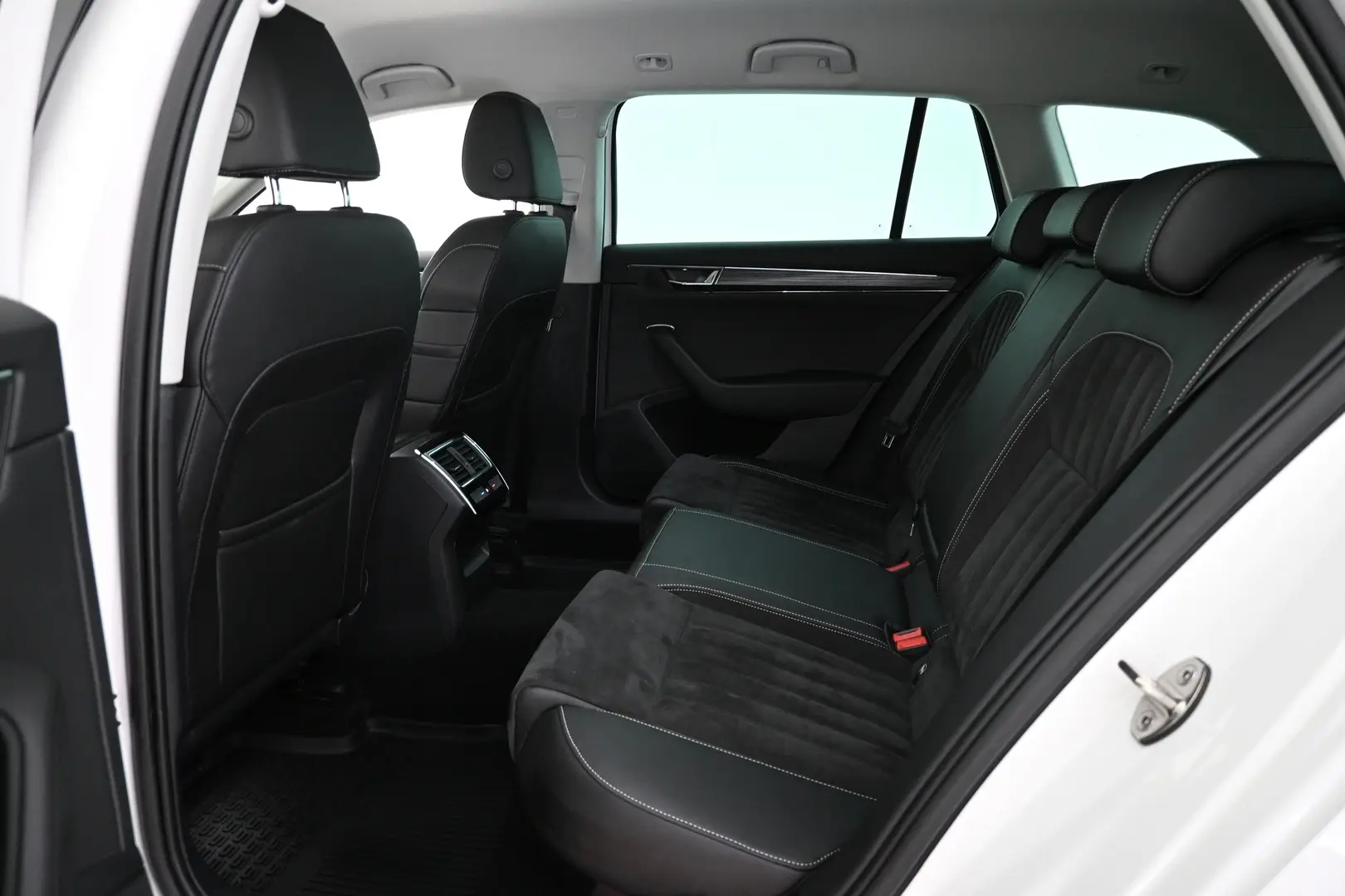 Car Image - 2TzoDDepdSEvhNu4G6Zbce