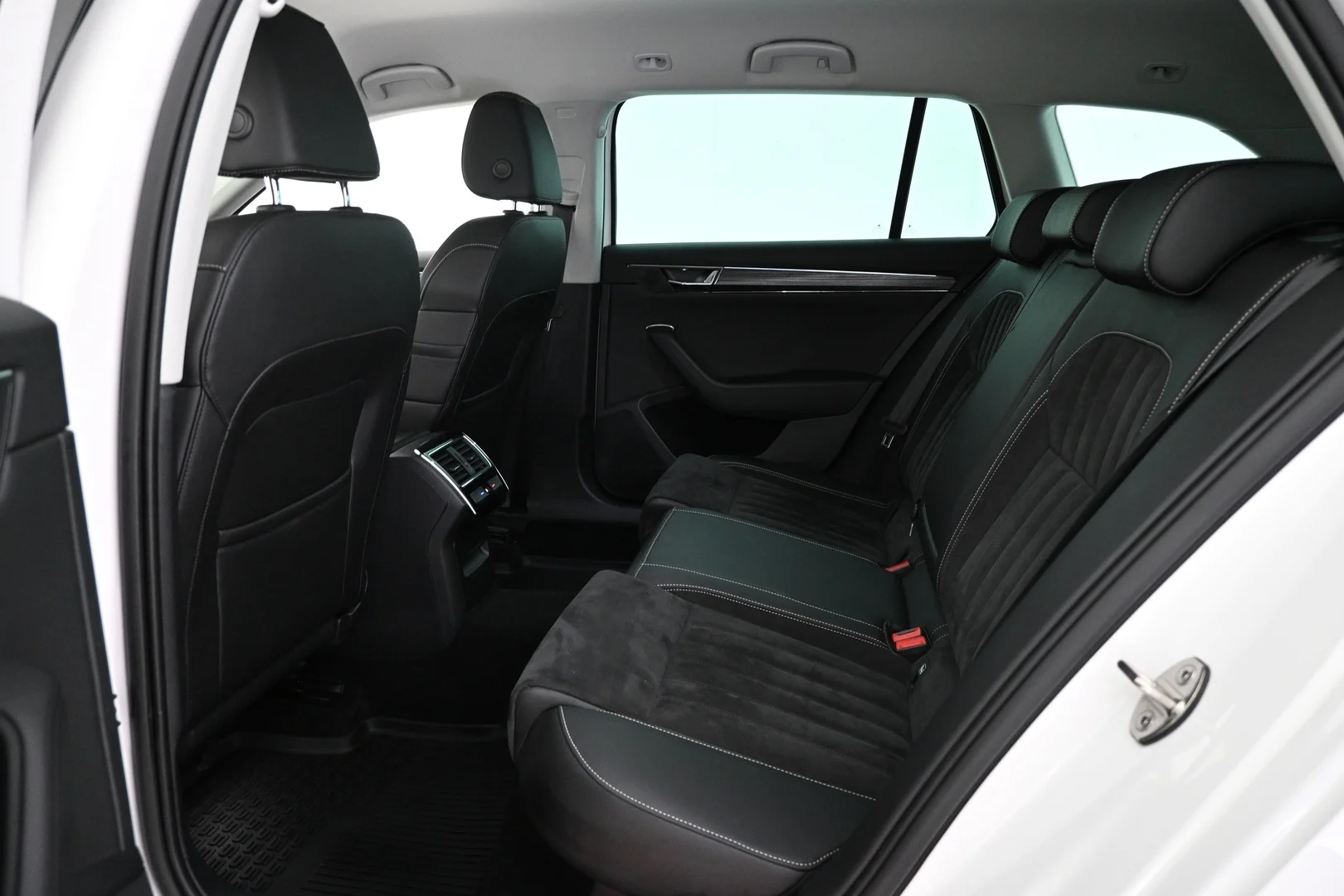 Car Image - 2TzoDDepdSEvhNu4G6Zbce
