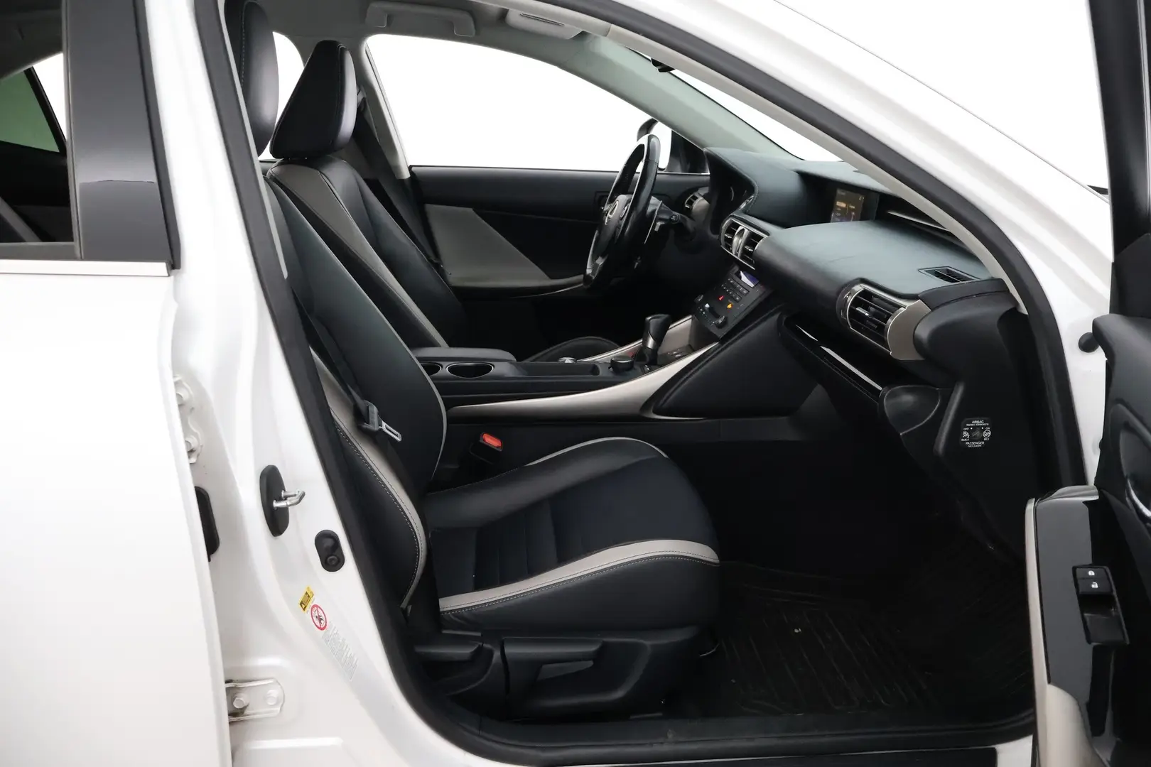 Car Image - 3rWvXhbzmb2l4UVNRs3abO