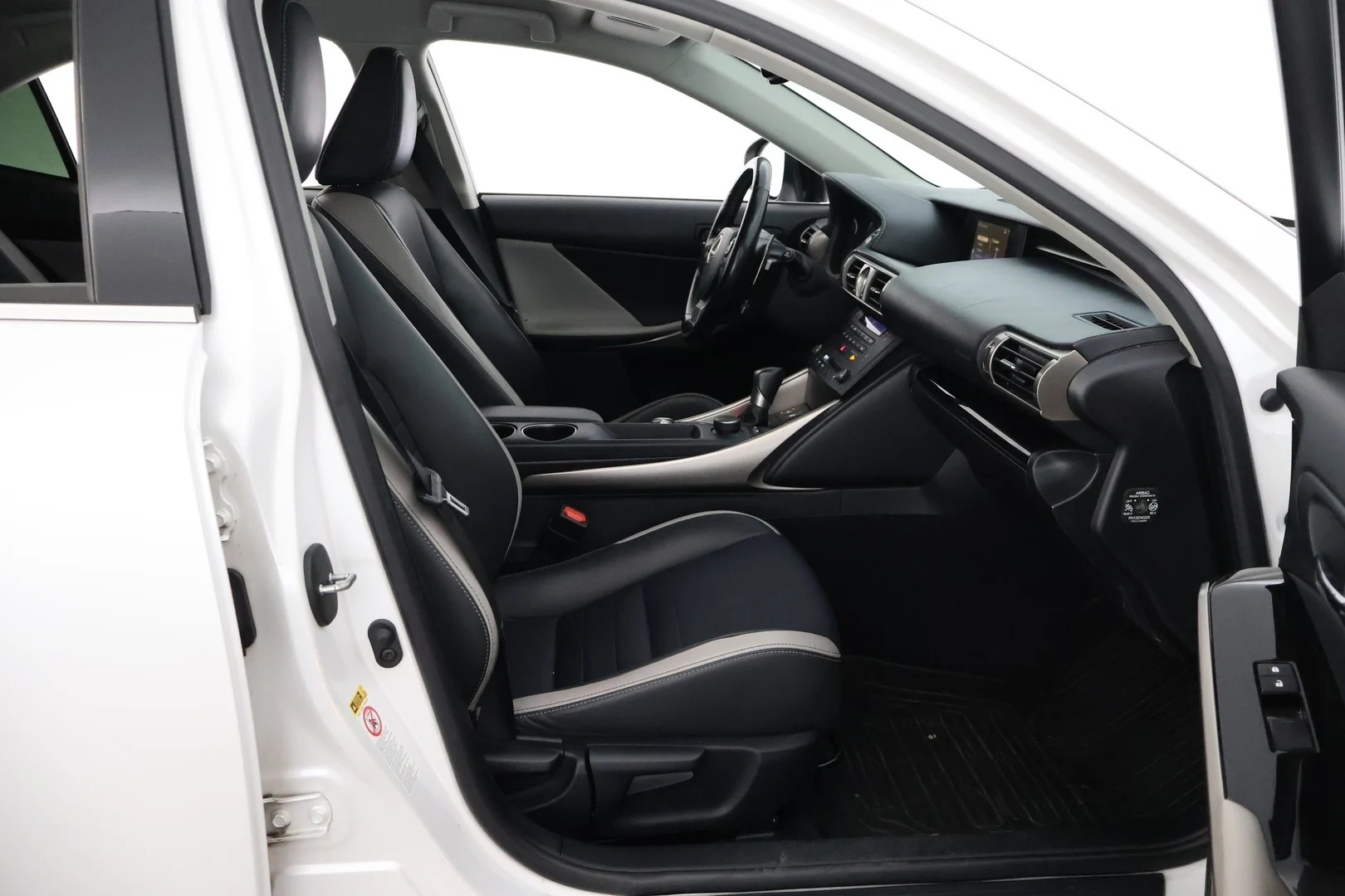 Car Image - 3rWvXhbzmb2l4UVNRs3abO