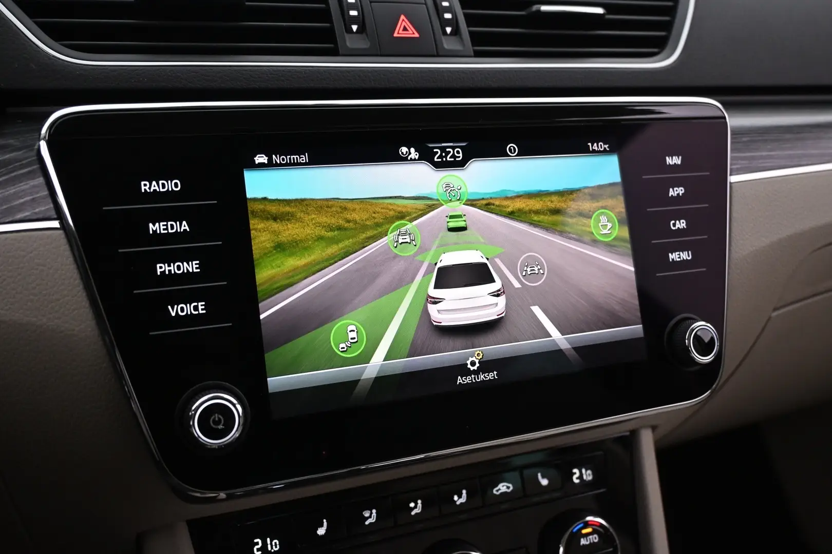 Car Image - 2sfBEFXzBDiBLKB4q5M40j