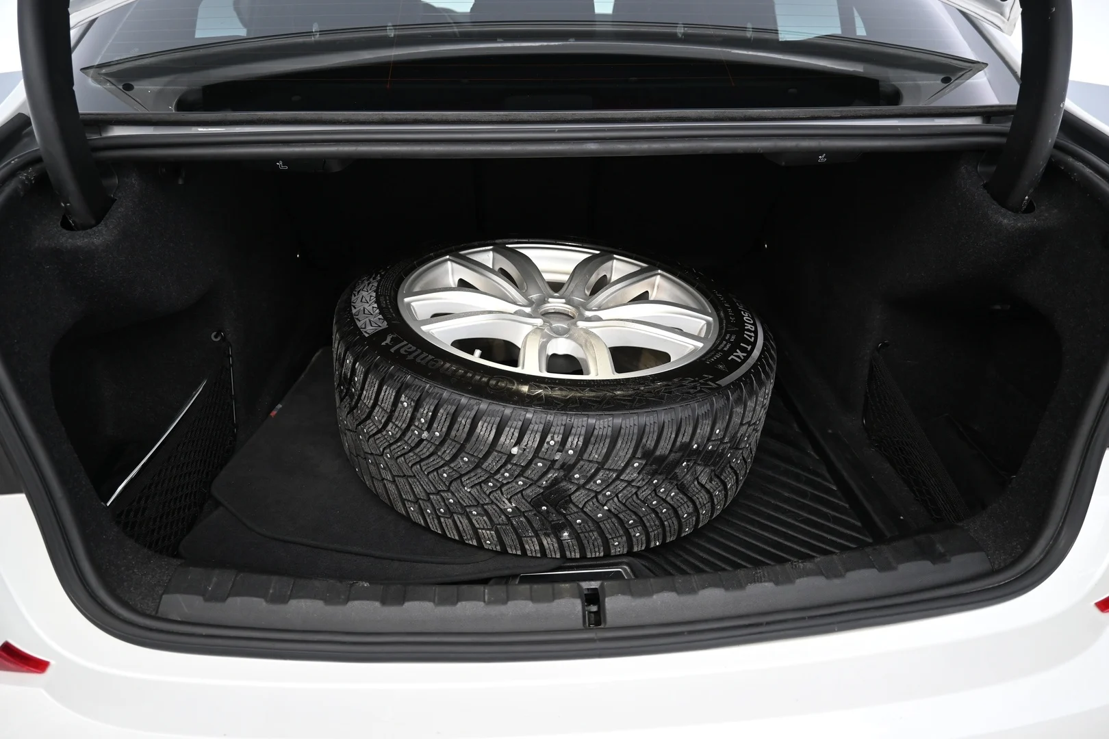 Car Image - 6tshzLmCQGwEpMjut2dw9b