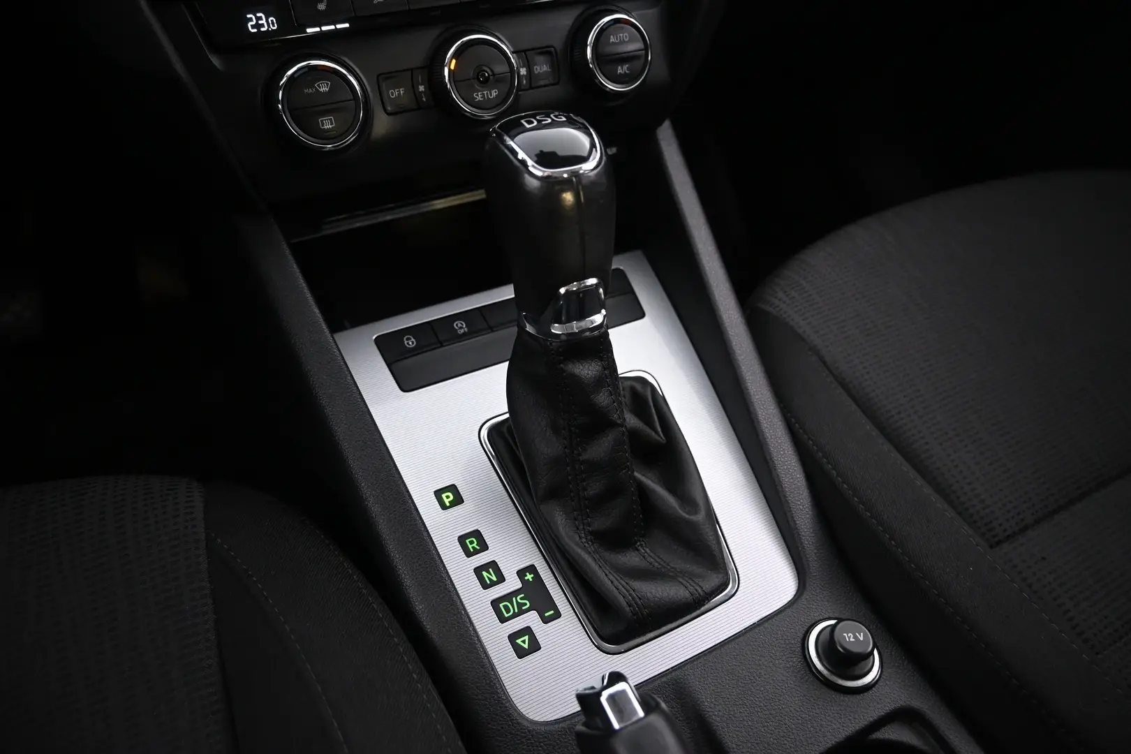 Car Image - cxsyamBhtsBNUxigIHbvd