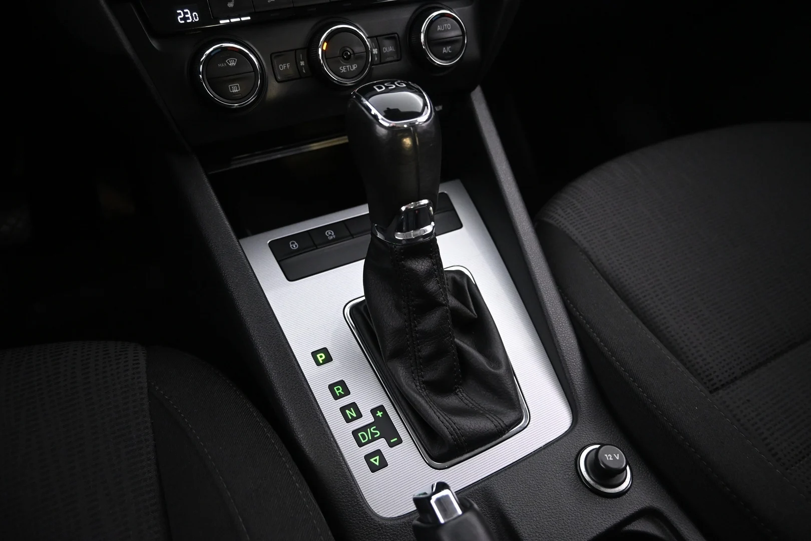 Car Image - cxsyamBhtsBNUxigIHbvd