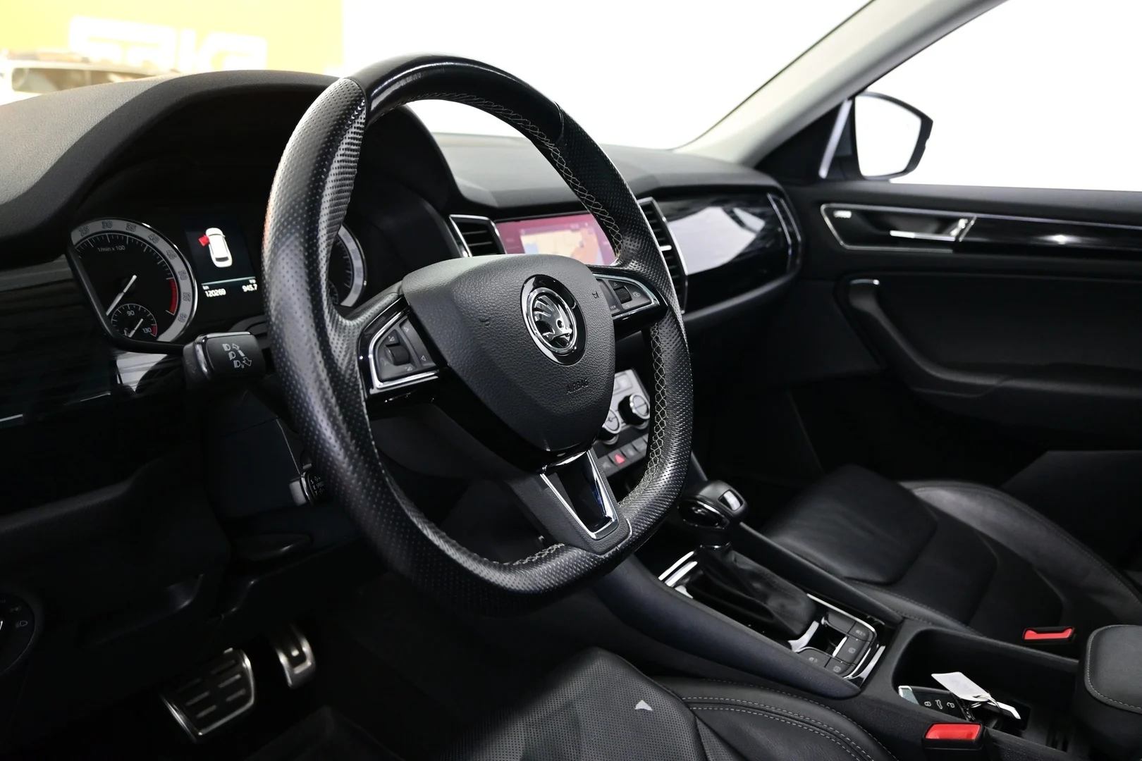 Car Image - 6PUJsTPH1ik7dbEvHgATuY