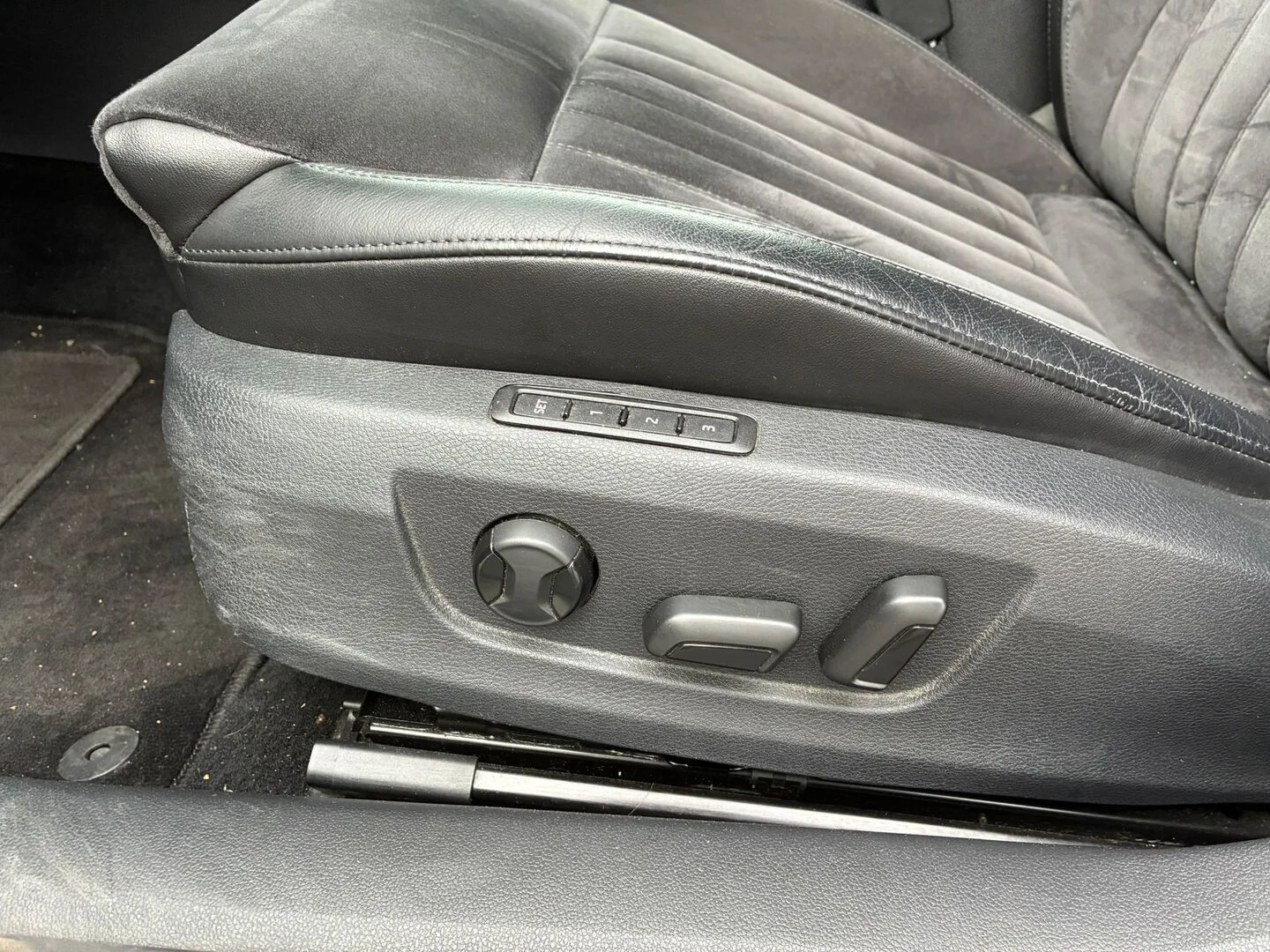 Car Image - 5WDY7csIN0l5btv77q1rXF