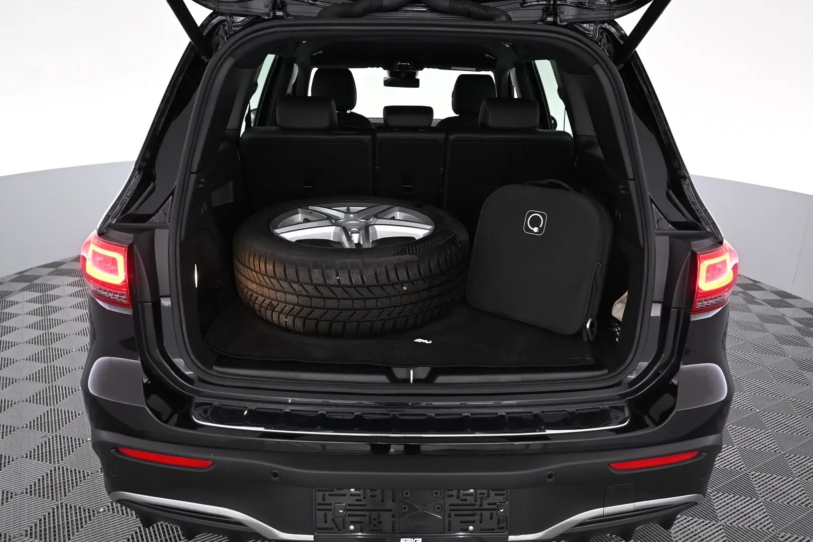 Car Image - U9rpuj19q9I7Sg2b8jYaH