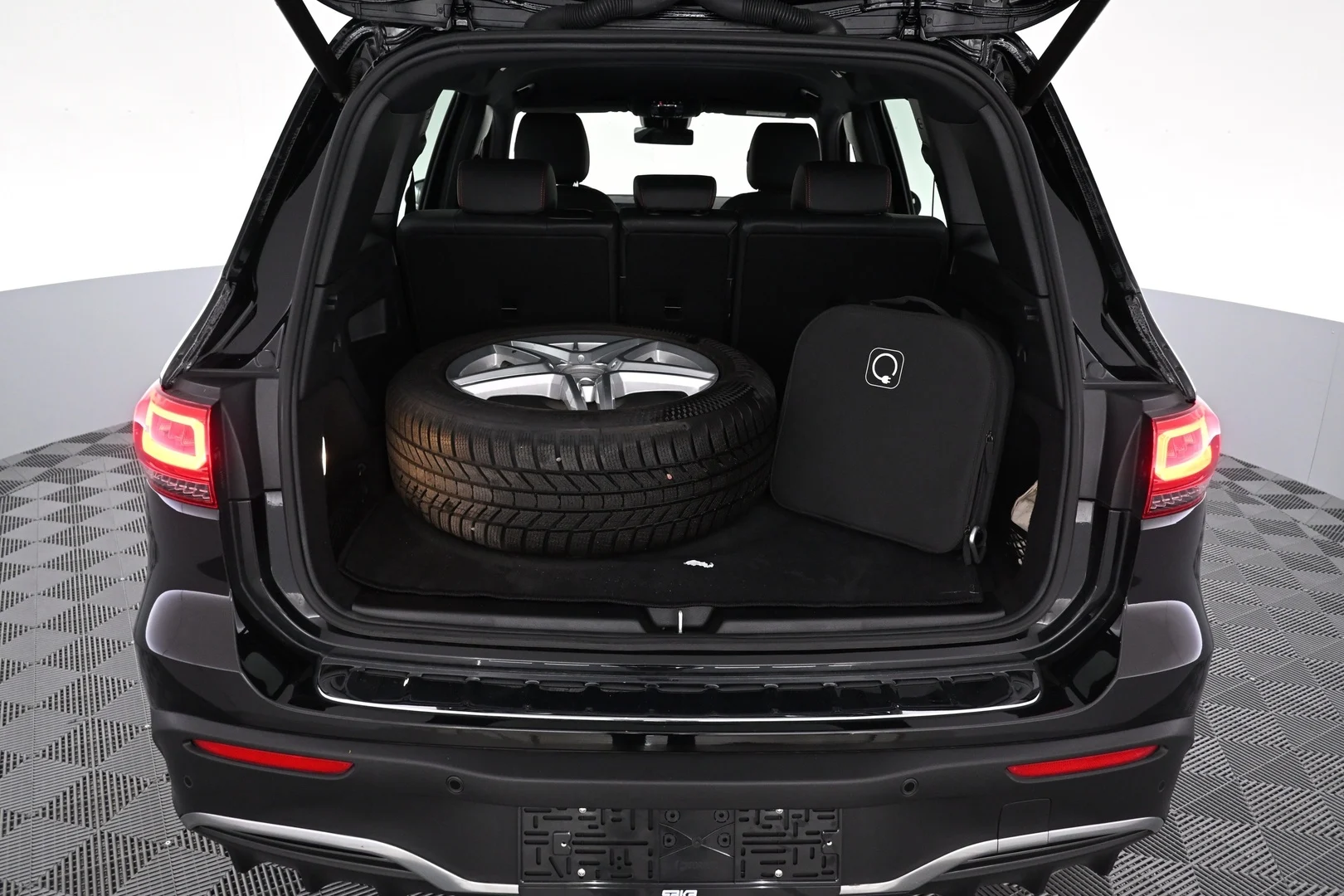 Car Image - U9rpuj19q9I7Sg2b8jYaH