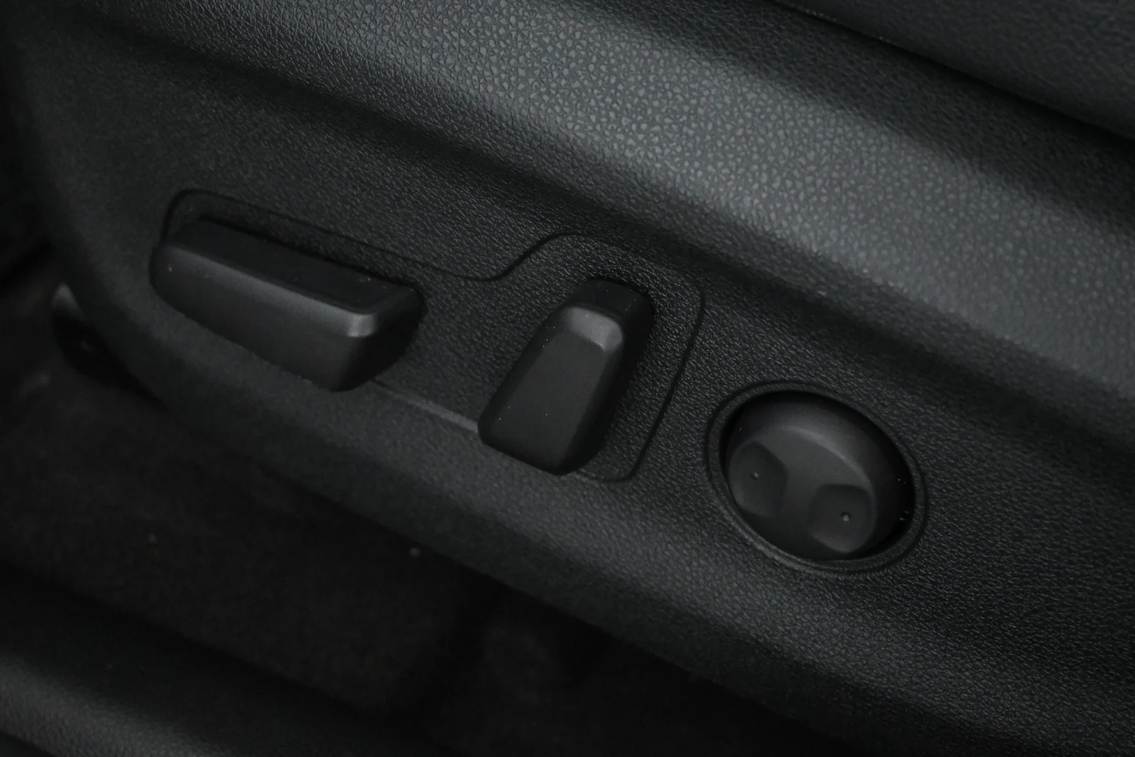 Car Image - 2ZgxaMWiTb2r2sx26KIPHe