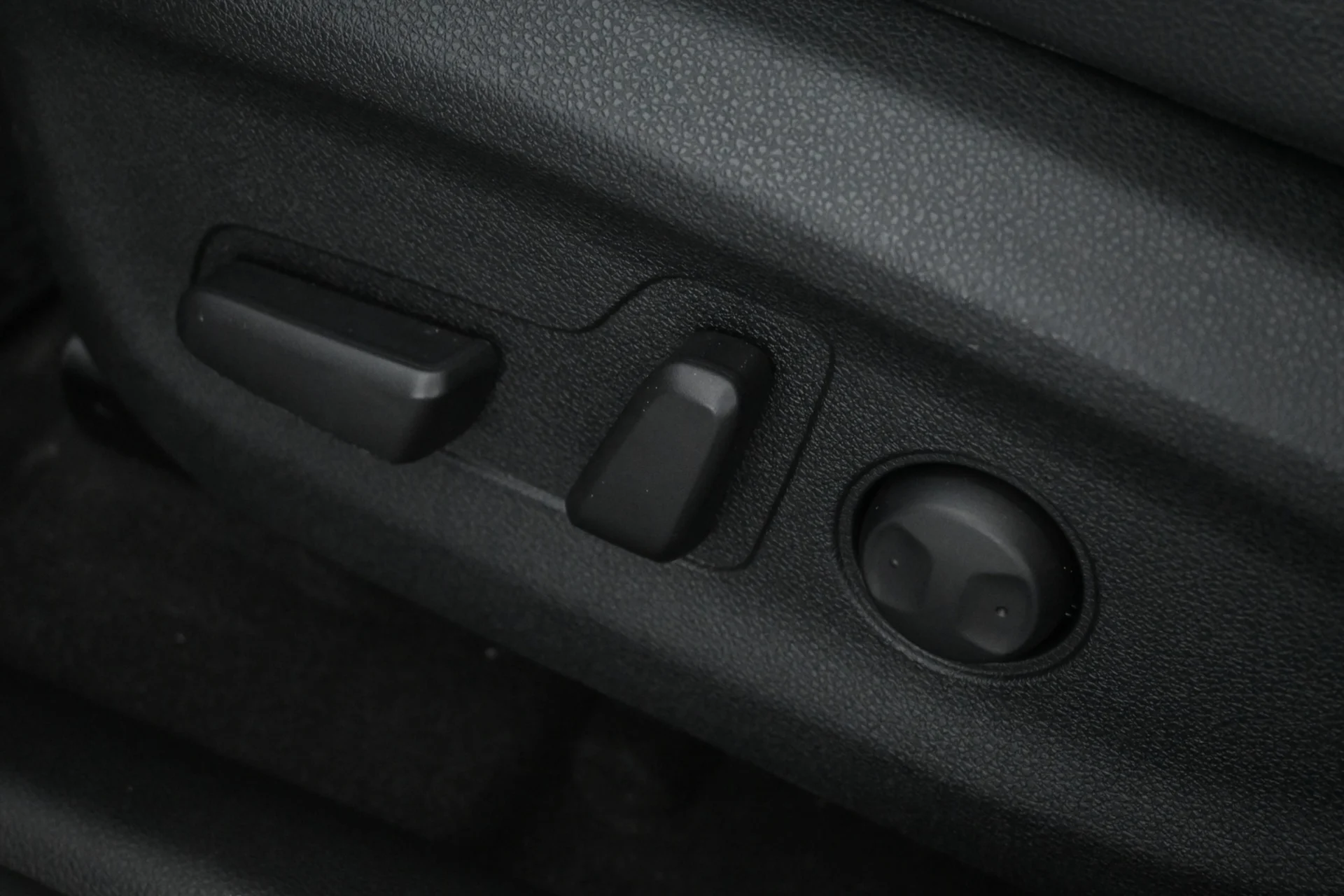 Car Image - 2ZgxaMWiTb2r2sx26KIPHe