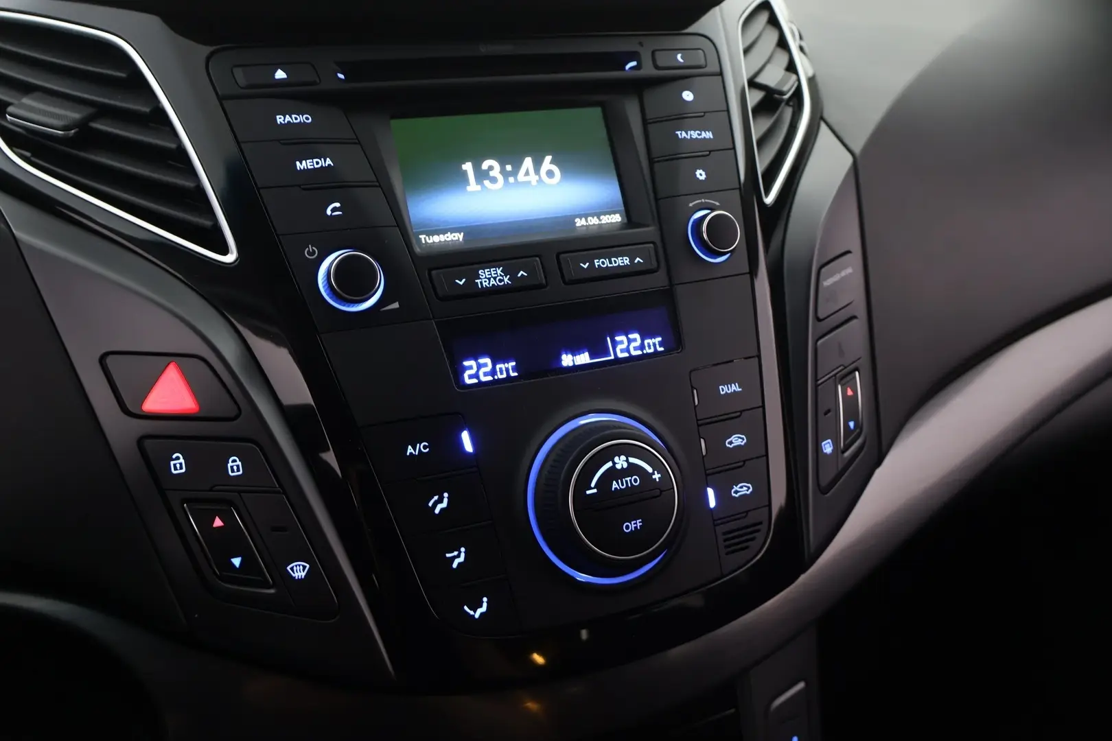 Car Image - 7dv3yMx4UUSjjtZIjoiZXR