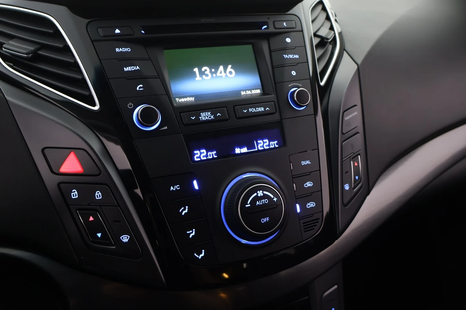 Car Image - 7dv3yMx4UUSjjtZIjoiZXR