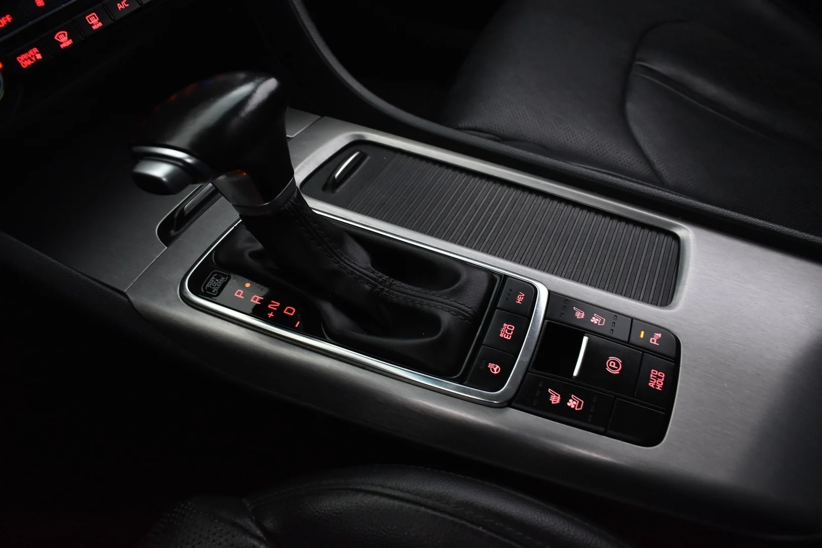 Car Image - 63sDiruQN9E2h88ctRZIrV