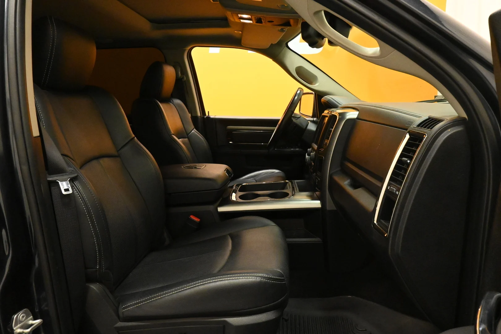 Car Image - 3R2vUdVFBiSs6SuhxVilio