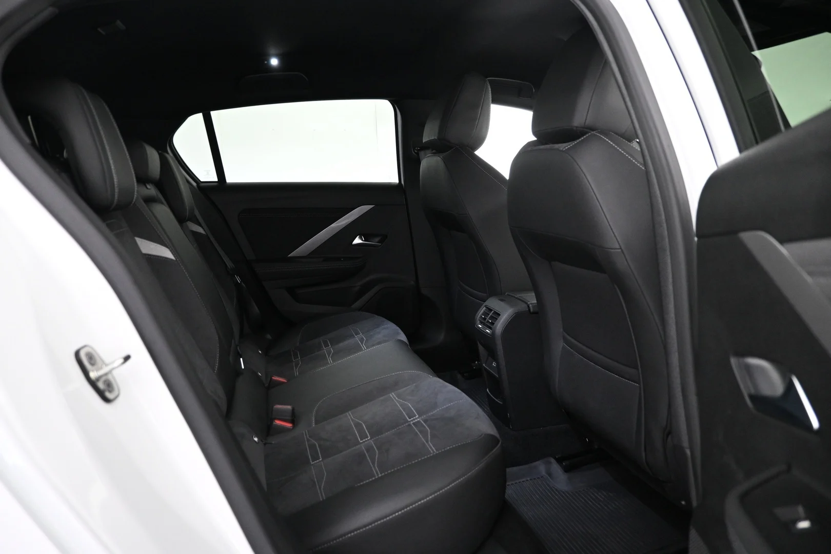 Car Image - 6vhnEnAztpIjhB7u1eflMK