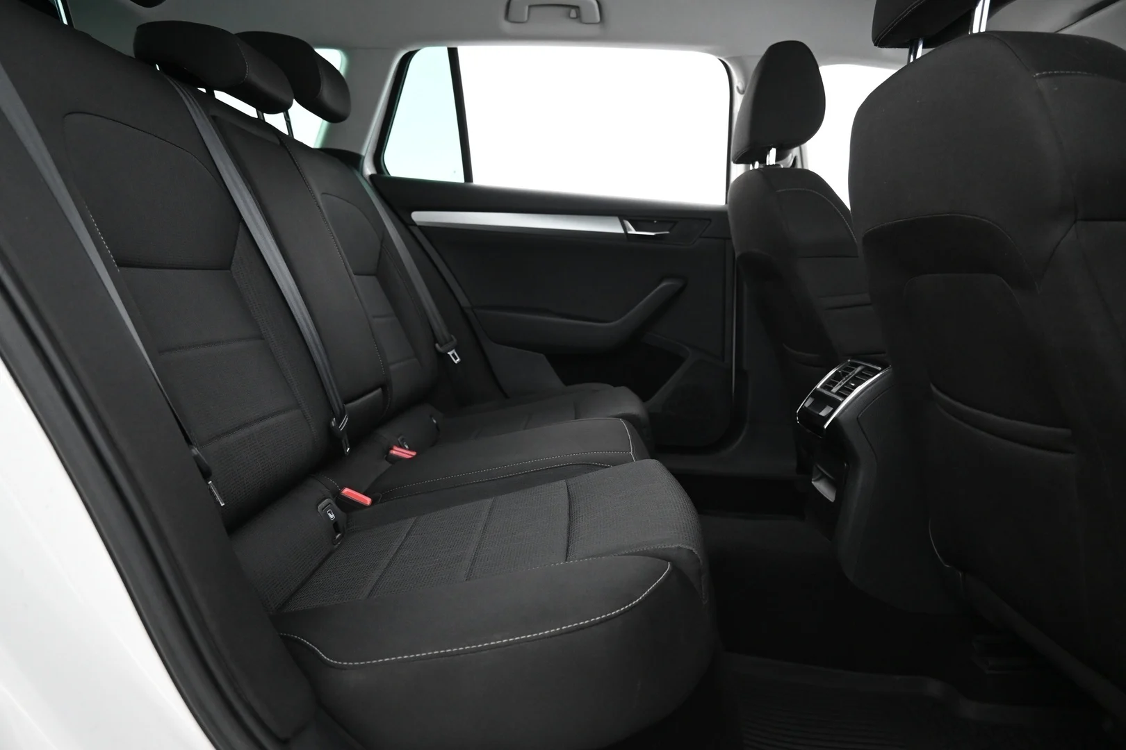 Car Image - 4MmlAYZ3hQvkSh8w4JYmfI
