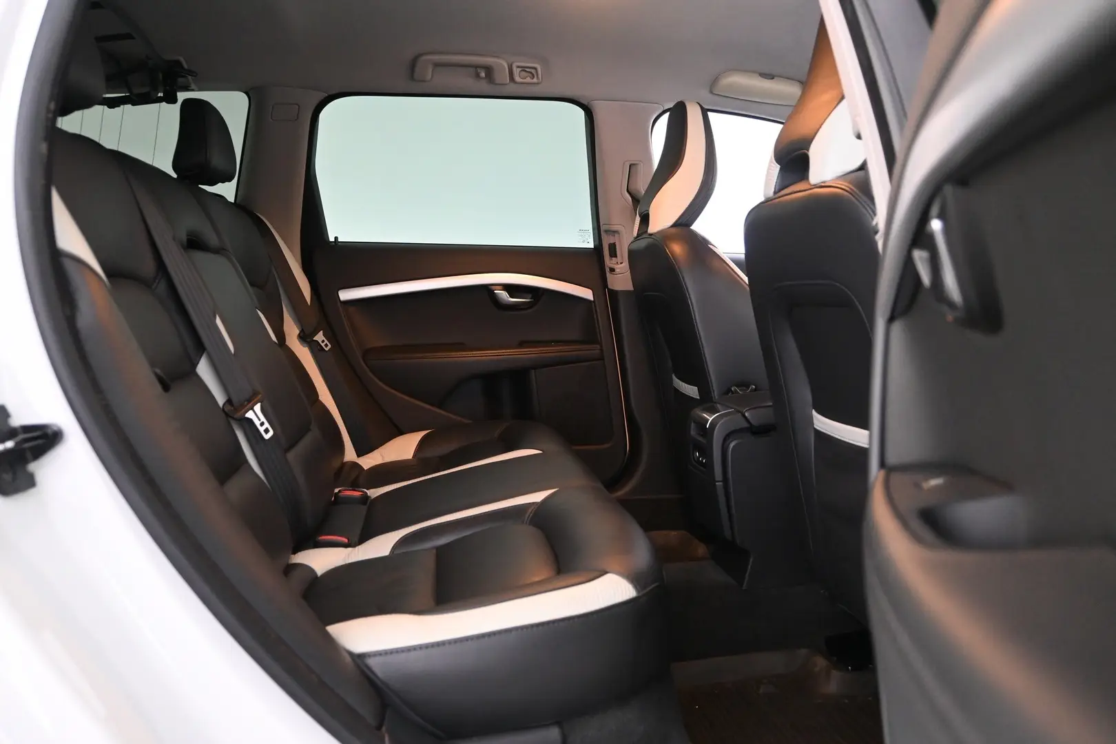 Car Image - 4AaJ5qpeFFk4AWf2ijj7zR