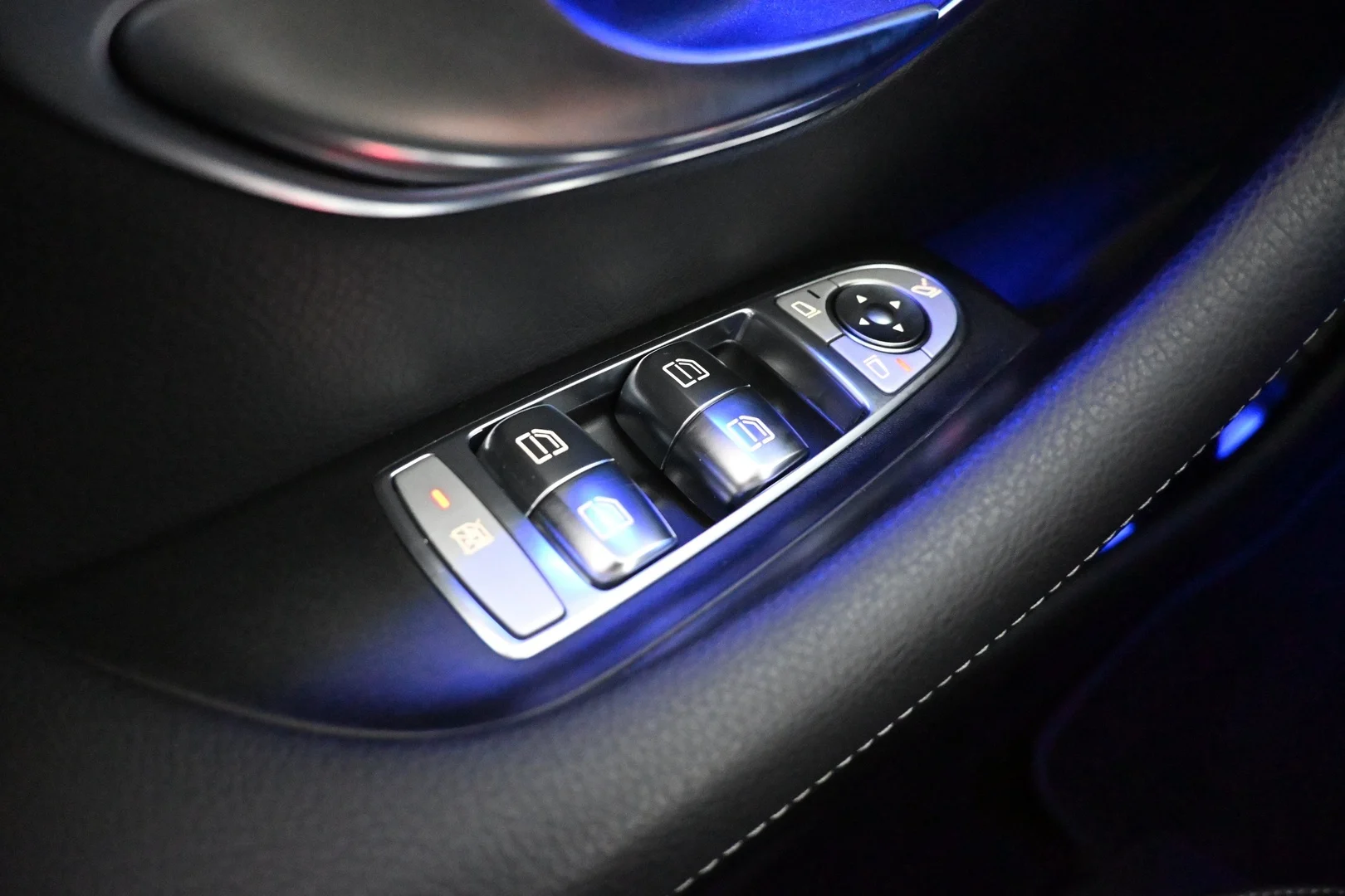 Car Image - qBbLFdbz9InBszjdJl3Ja