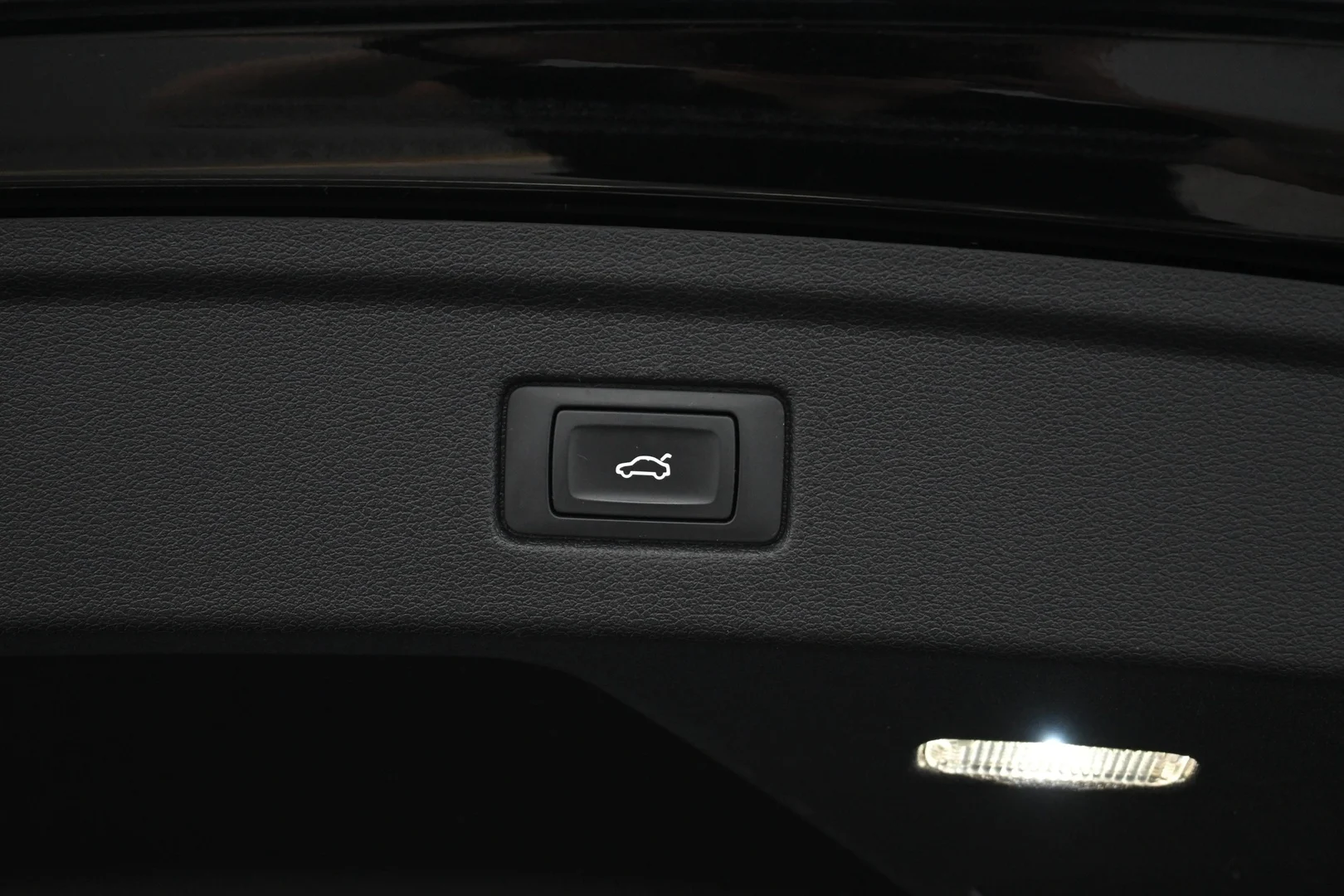 Car Image - 1nxAyhC3SXwyIJkm8xNO2l