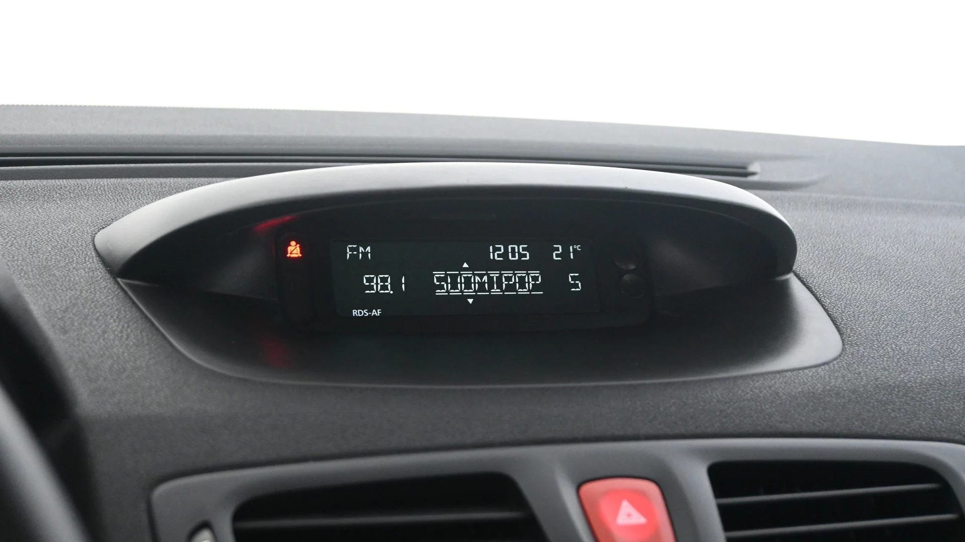 Car Image - 3vm2roIAKqzoVejNfBbECu