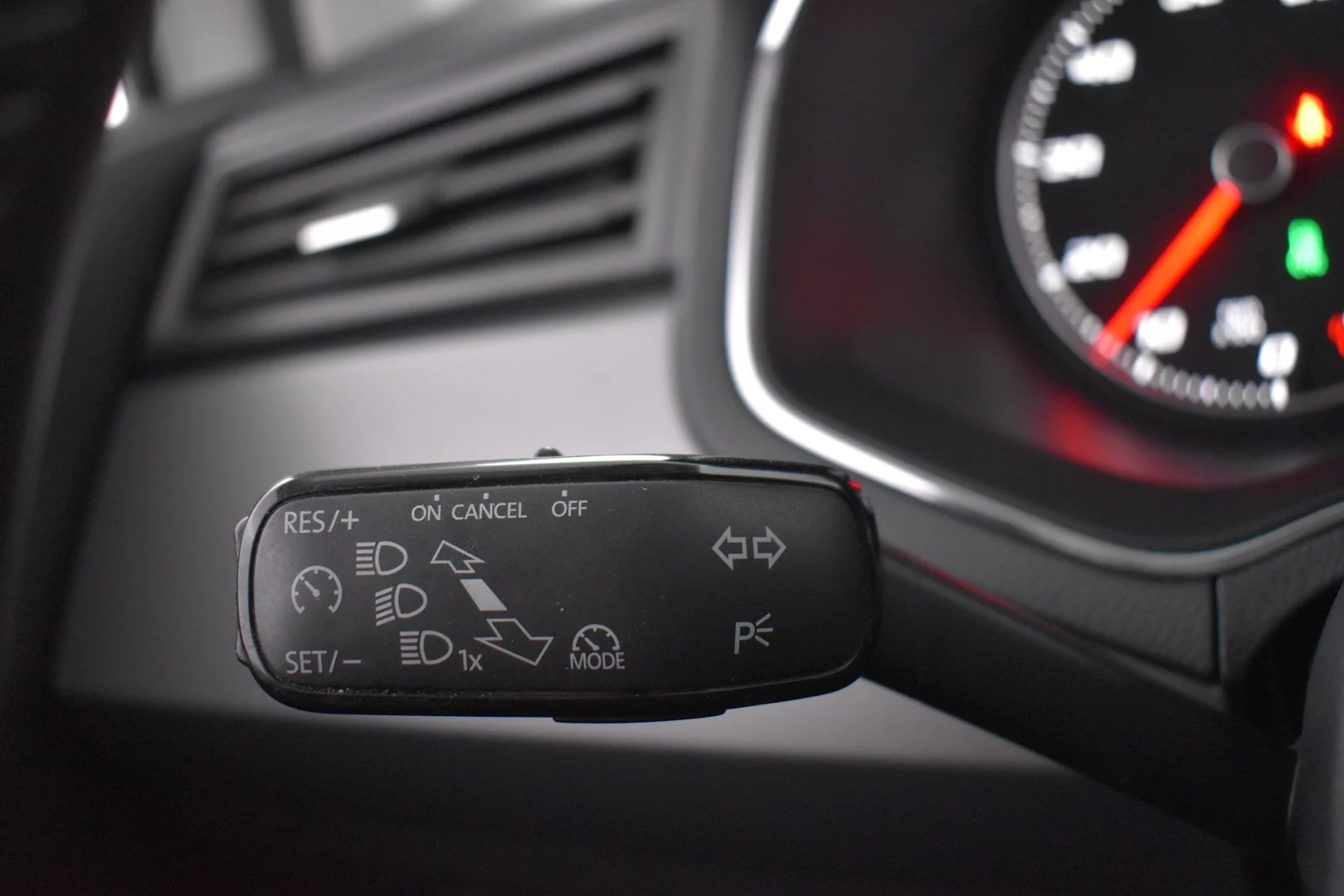 Car Image - 6YuSDh4Ox7Merqu4Ur8B9Z