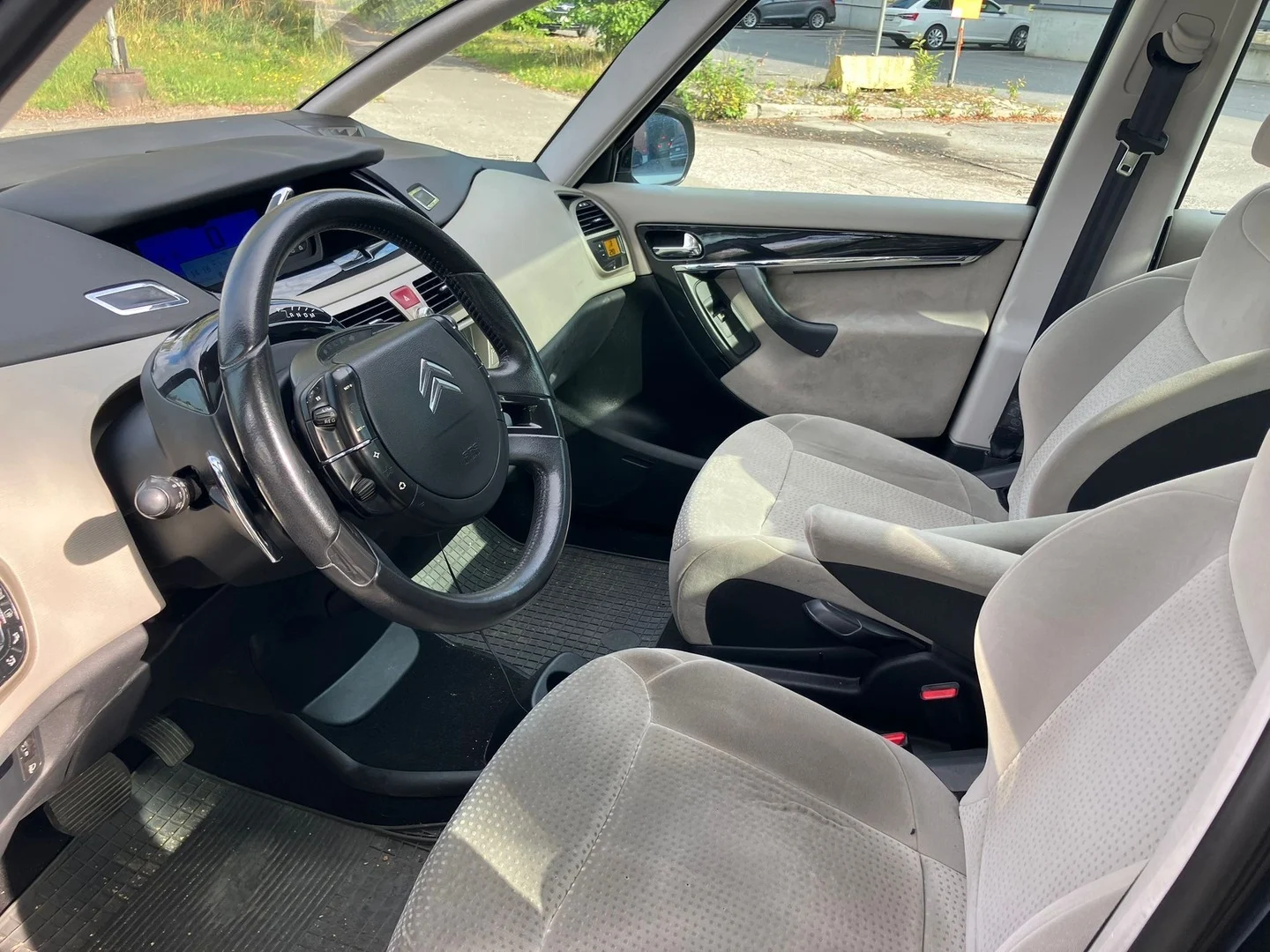 Car Image - lSNQSLqTq2X6zVCvmCD8M