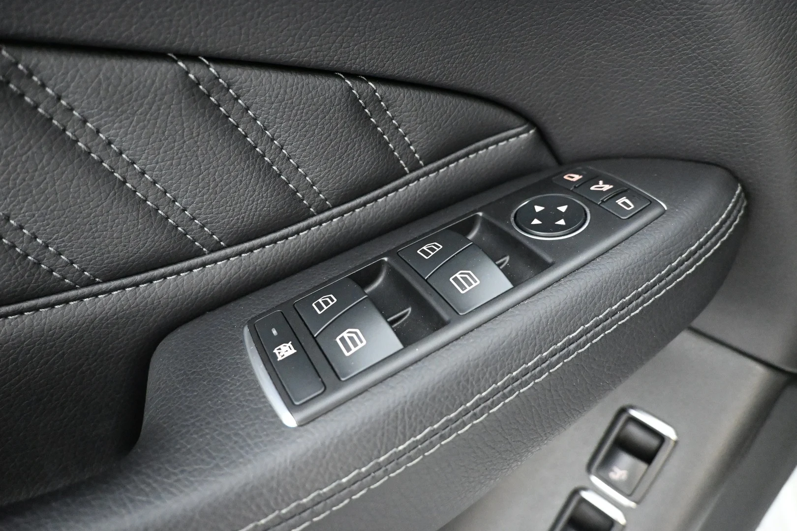 Car Image - 2g6VAabyrnatxh9O1HHNdU